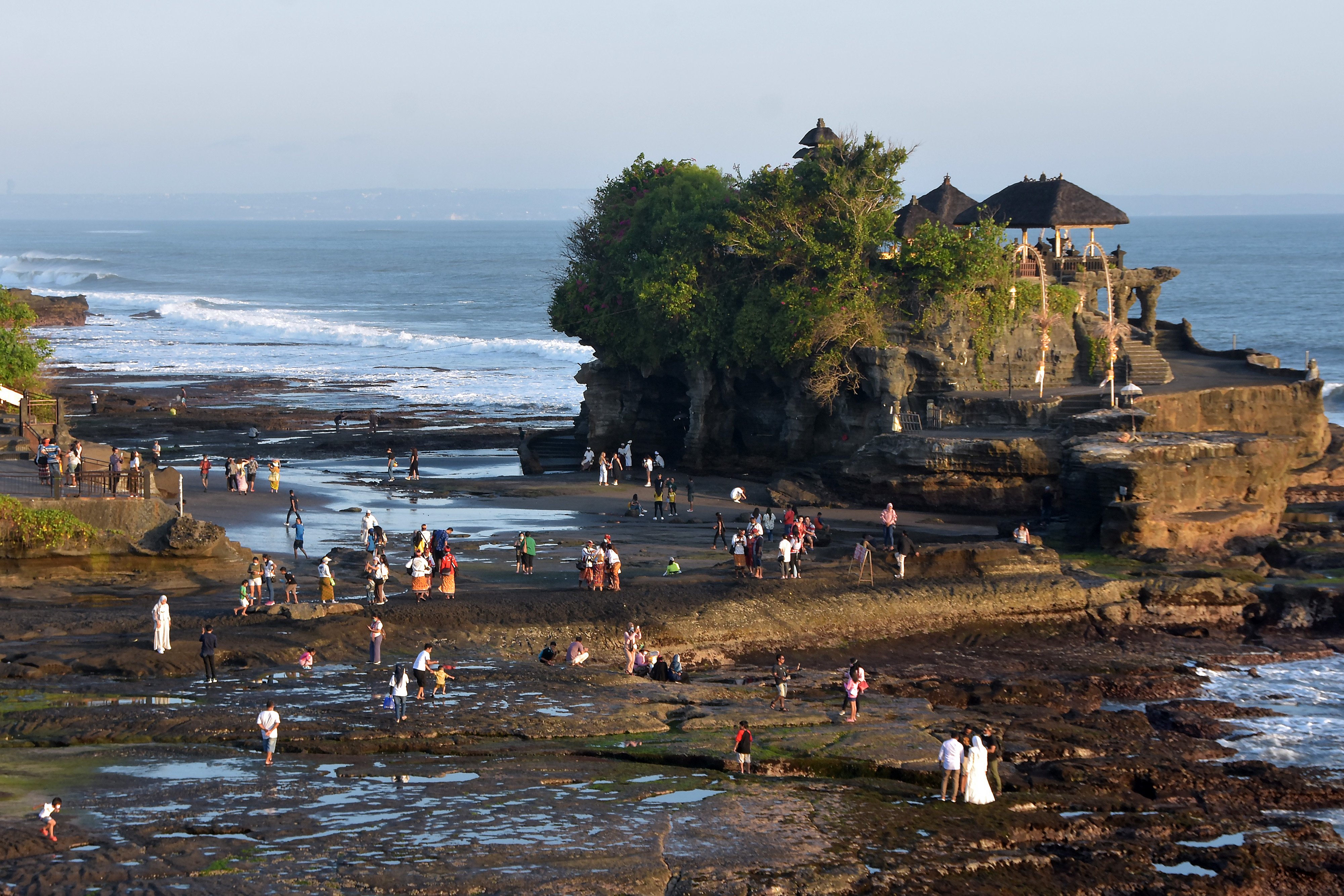 Sandiaga Siapkan Paket Wisata Berbasis Vaksin di Bali