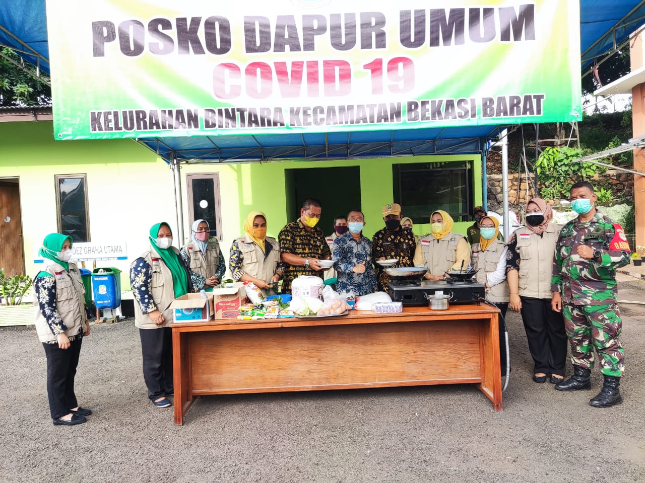 Dapur umum untuk warga terdampak covid-19