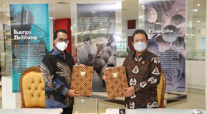 Menhub Budi Karya dan Menteri KKP Sakti Wahyu Trenggono