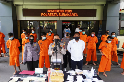 Wakapolresta AKBP Gatot Yulianto berikan penjelasan kepada pers, di Mako I Manaham, Selasa (28/6).