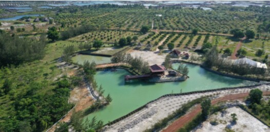 Reklamasi di darat juga dilakukan secara terintegrasi. Salah satu bentuk reklamasi yang dilakukan PT Timah di darat yakni di Kampoeng Reklam