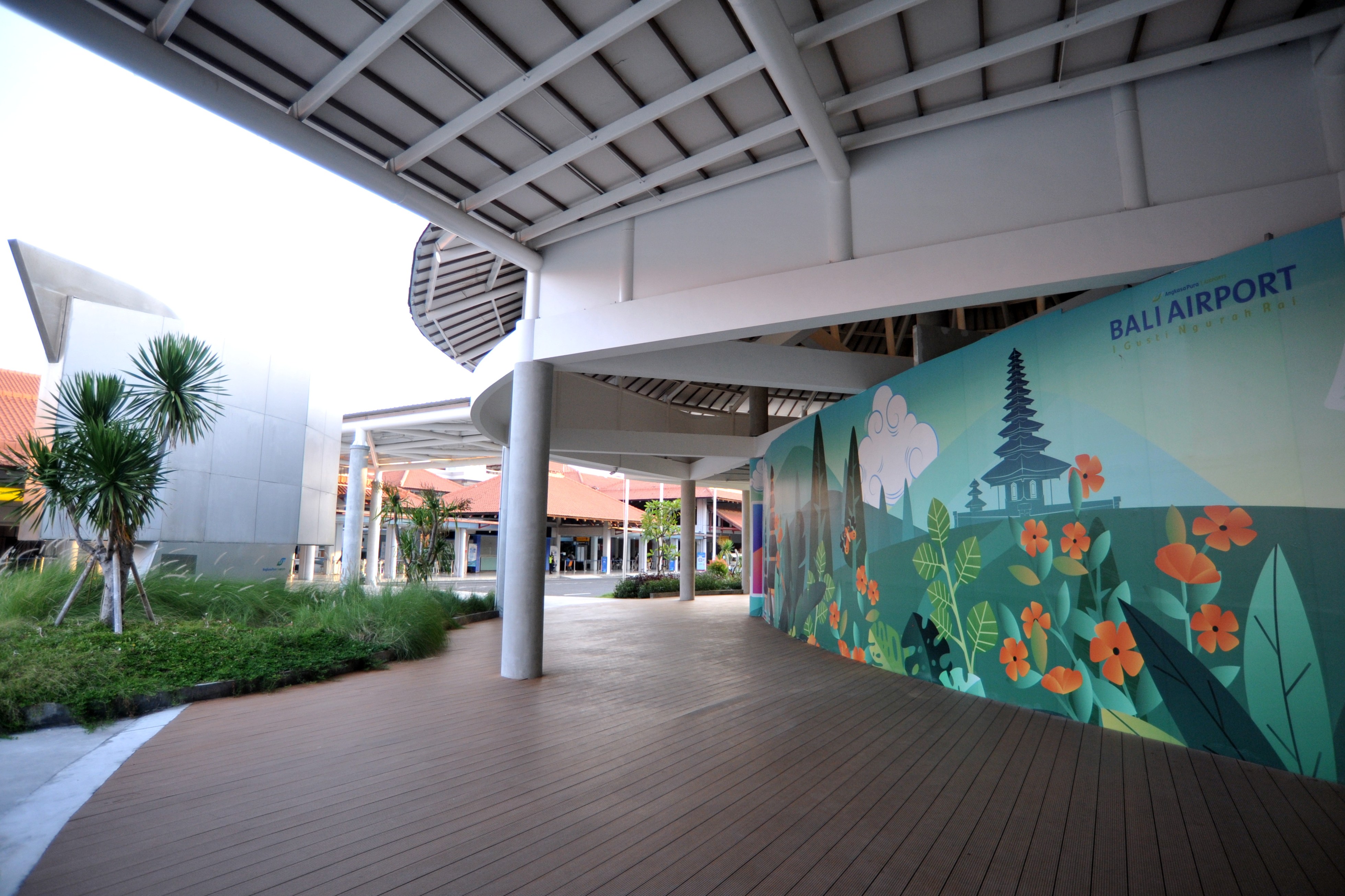 Area Terminal Domestik Bandara Internasional I Gusti Ngurah Rai di Badung, Bali.