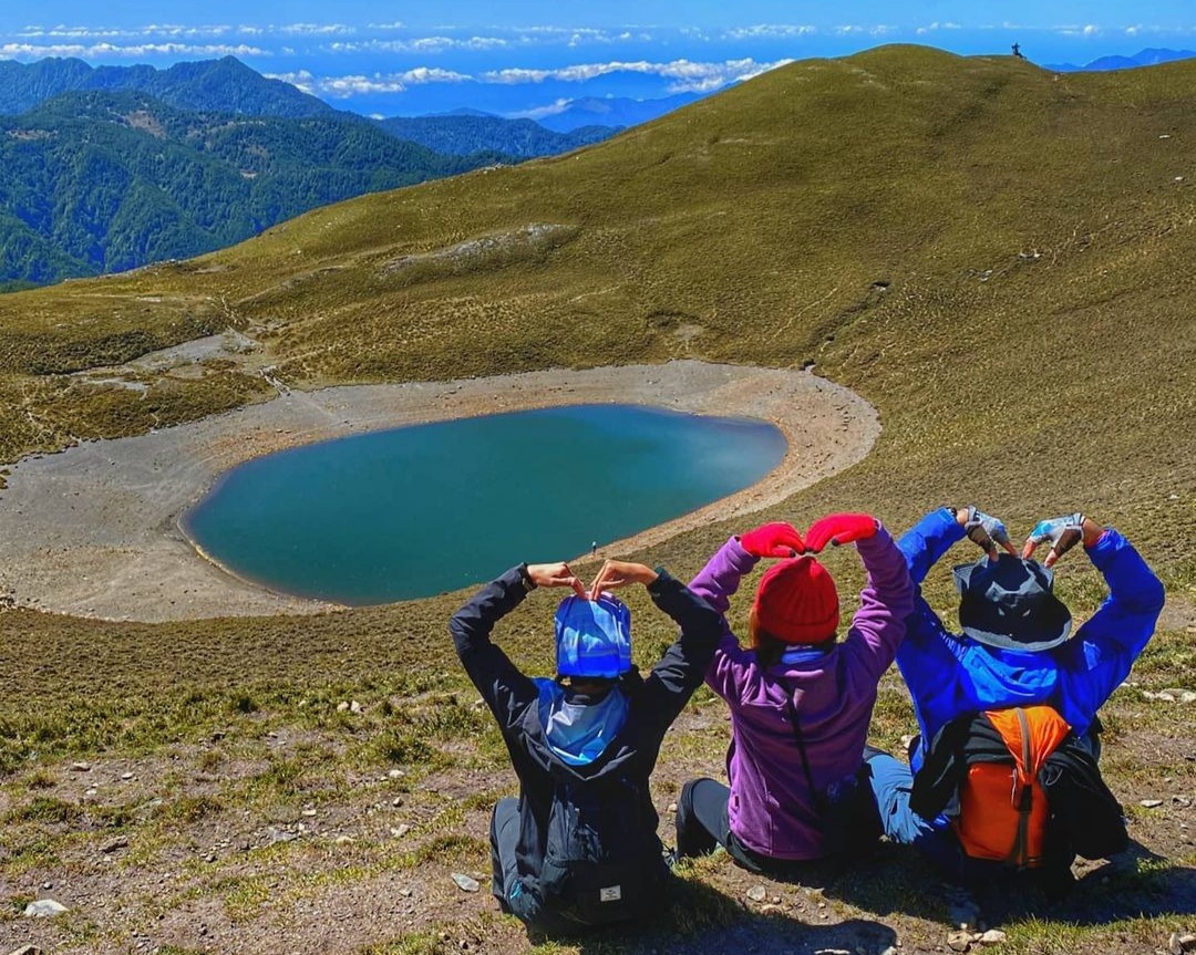 Air Mata Malaikat di Jalan Setapak Danau Jiaming