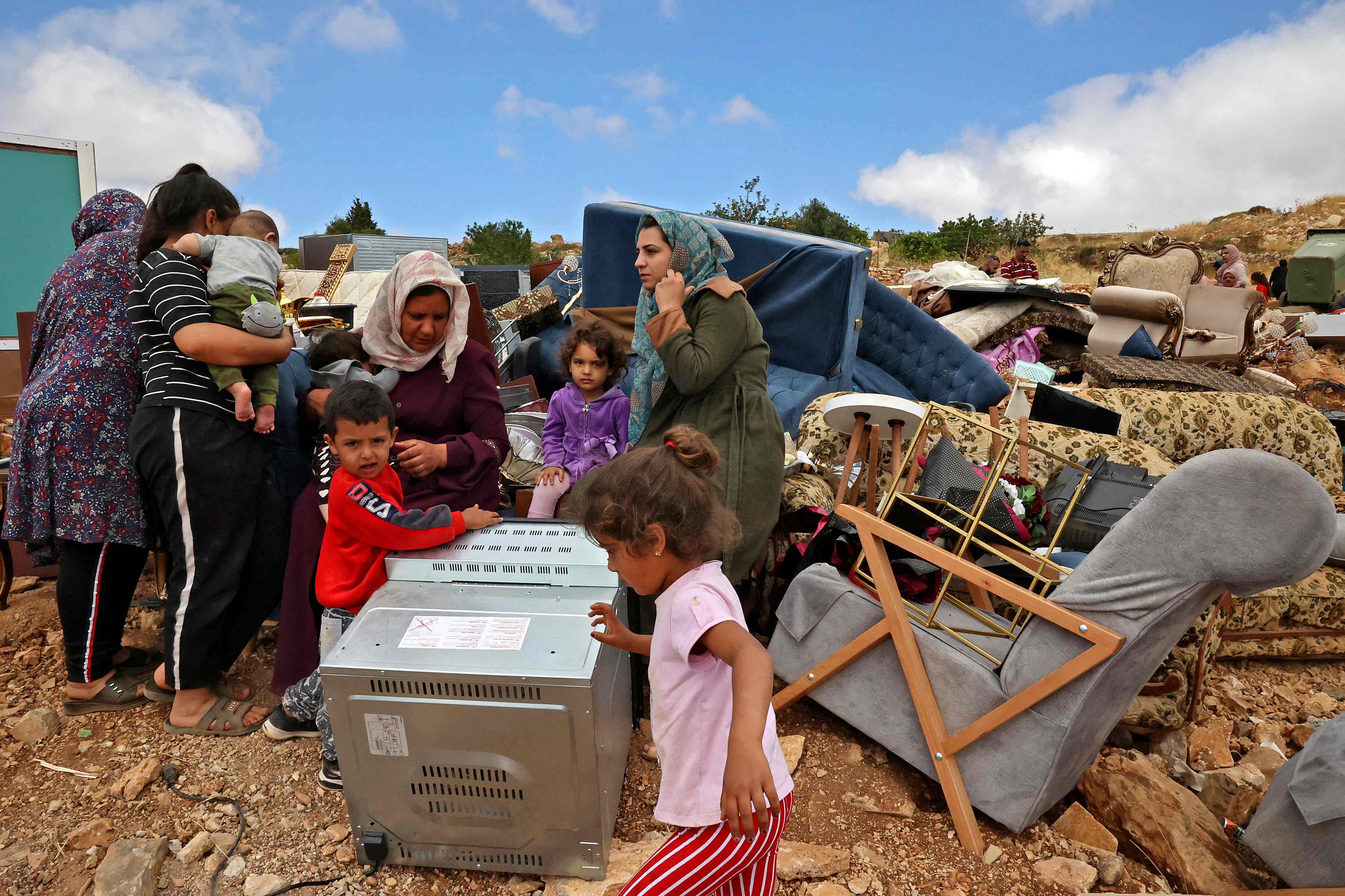 Israel Hancurkan Delapan Bangunan Milik Rakyat Palestina di Selatan Hebron