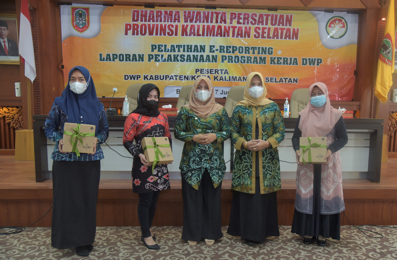 Dharma Wanita Persatuan (DWP) Kalsel menggelar Pelatihan E-Reporting Laporan Pelaksanaan Program Kerja (LPPK), Kamis (17/6).