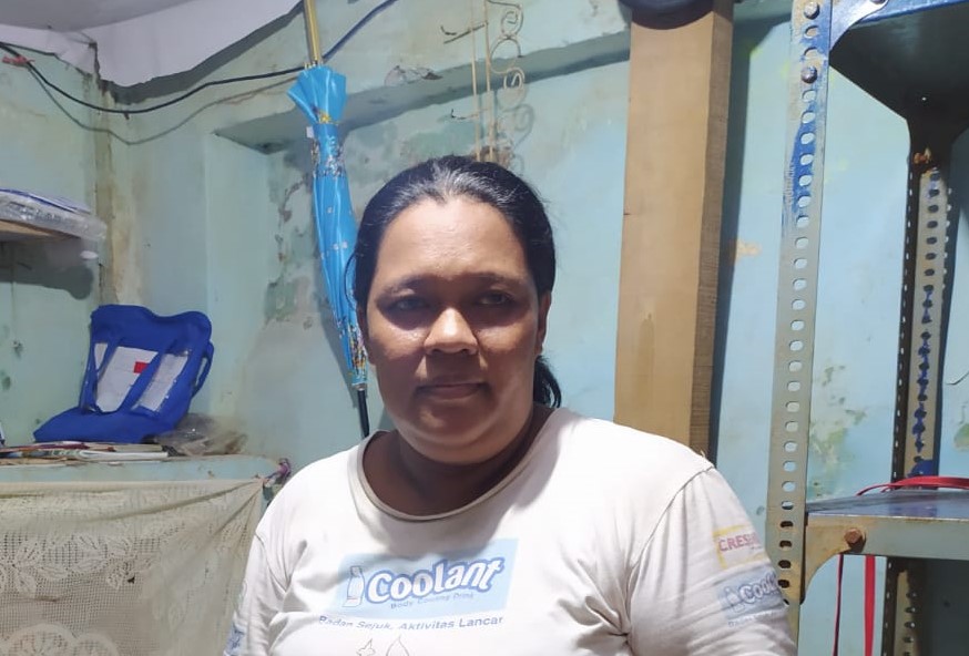 Leni, warga Kelurahan Kampung Melayu, Jakarta Timur, yang rumahnya mendapat program bedah kawasan Baznas Bazis DKI Jakarta.