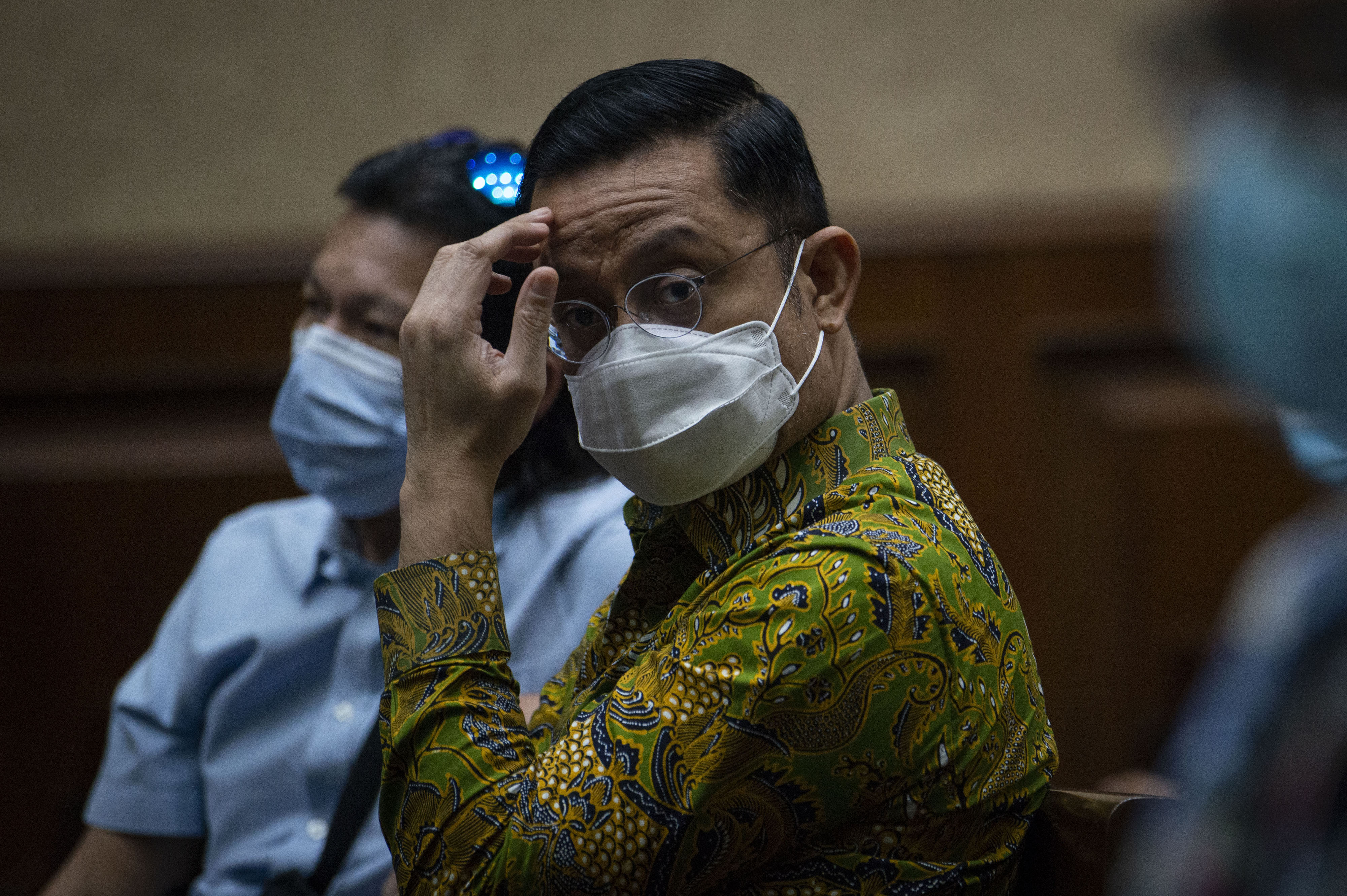 Mantan Mensos Juliari Batubara saat menunggu dimulainya sidang kasus korupsi bansos.