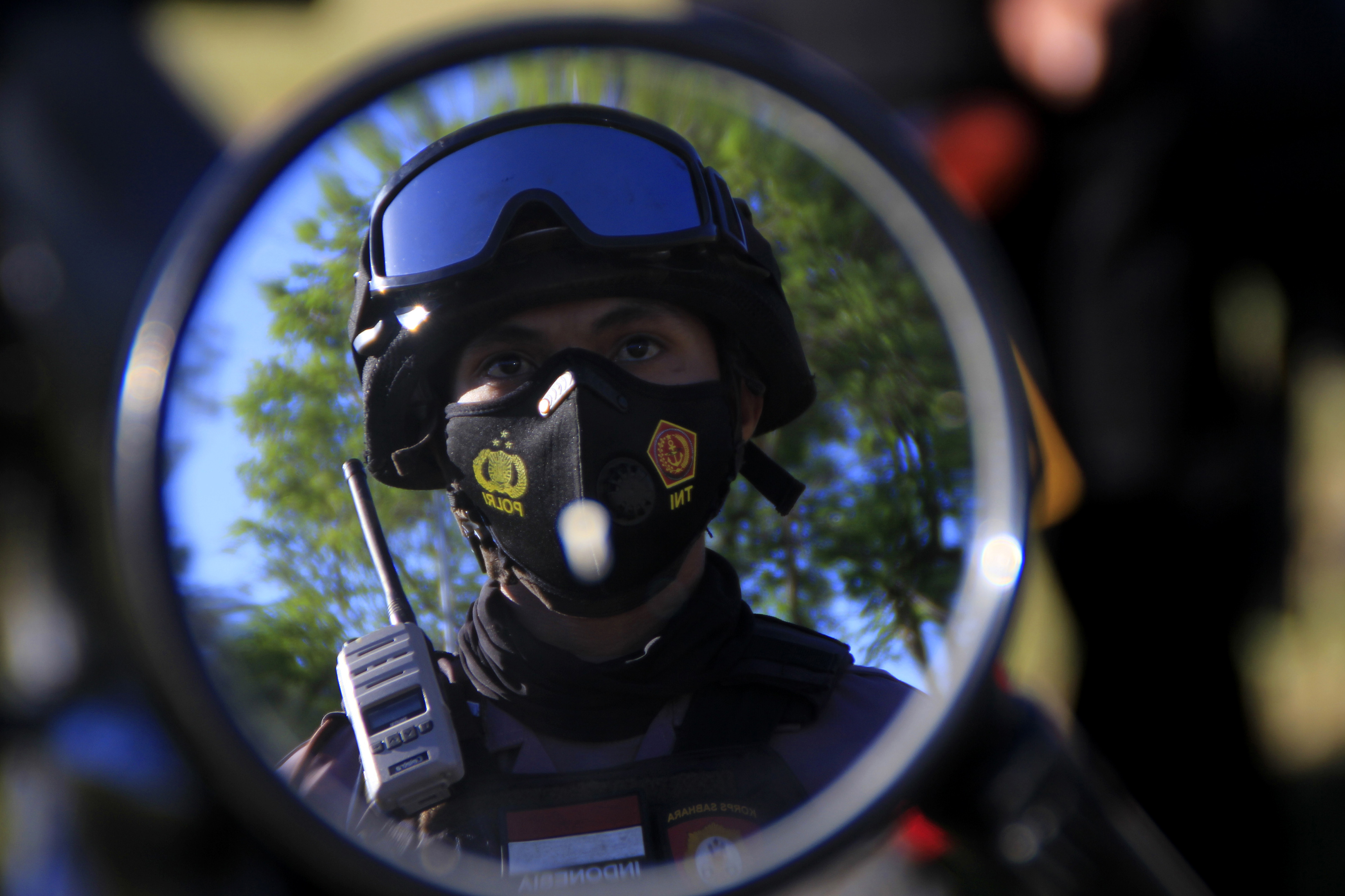 Kapolri Jenderal Listyo Sigit Prabowo menurunkan Brimob untuk memantau warga Kabupaten Kudus, Jateng saat isolasi mandiri.