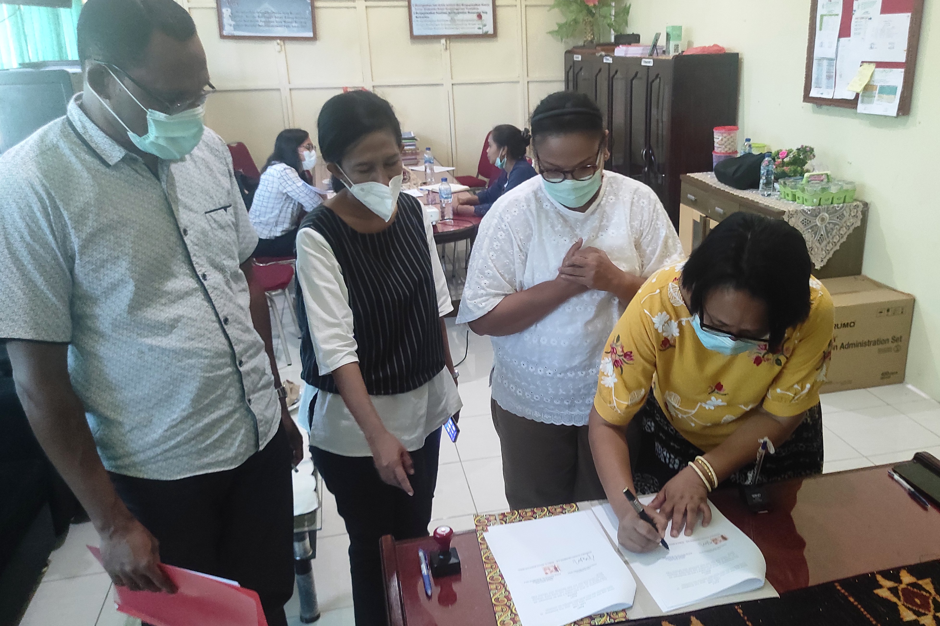 Penandatanganan MOU Akper Santo Elisabeth Keuskupan Maumere dengan LPK Musubu Bali. 