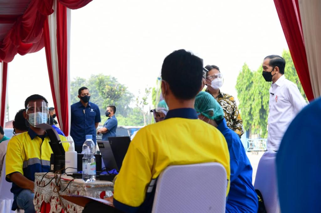Presiden Minta DKI Jakarta Vaksinasi 100 Ribu Orang per Hari
