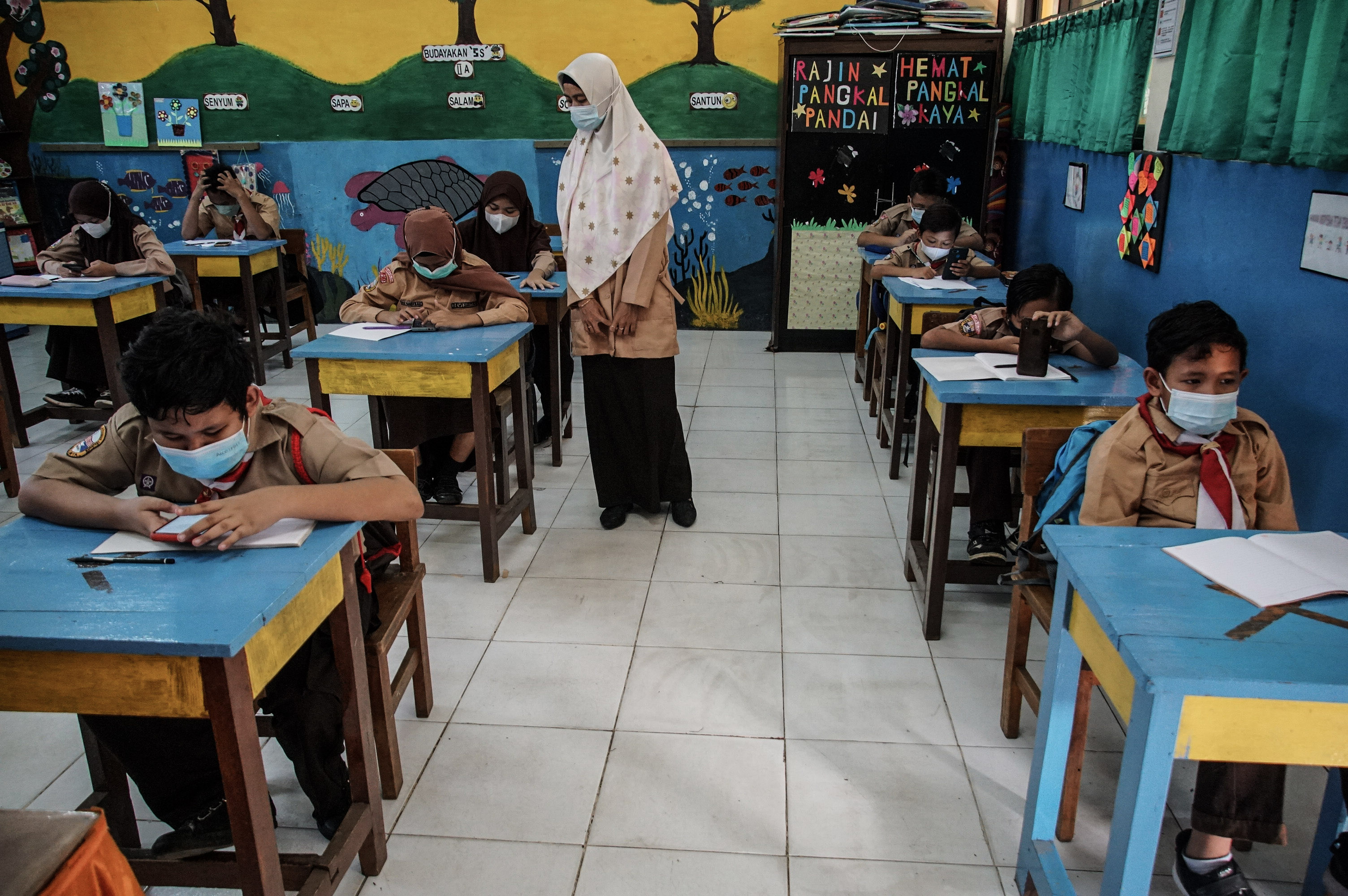 Sebanyak 226 sekolah di DKI Jakarta menggelar uji coba pembelajaran tatap muka (PTM).