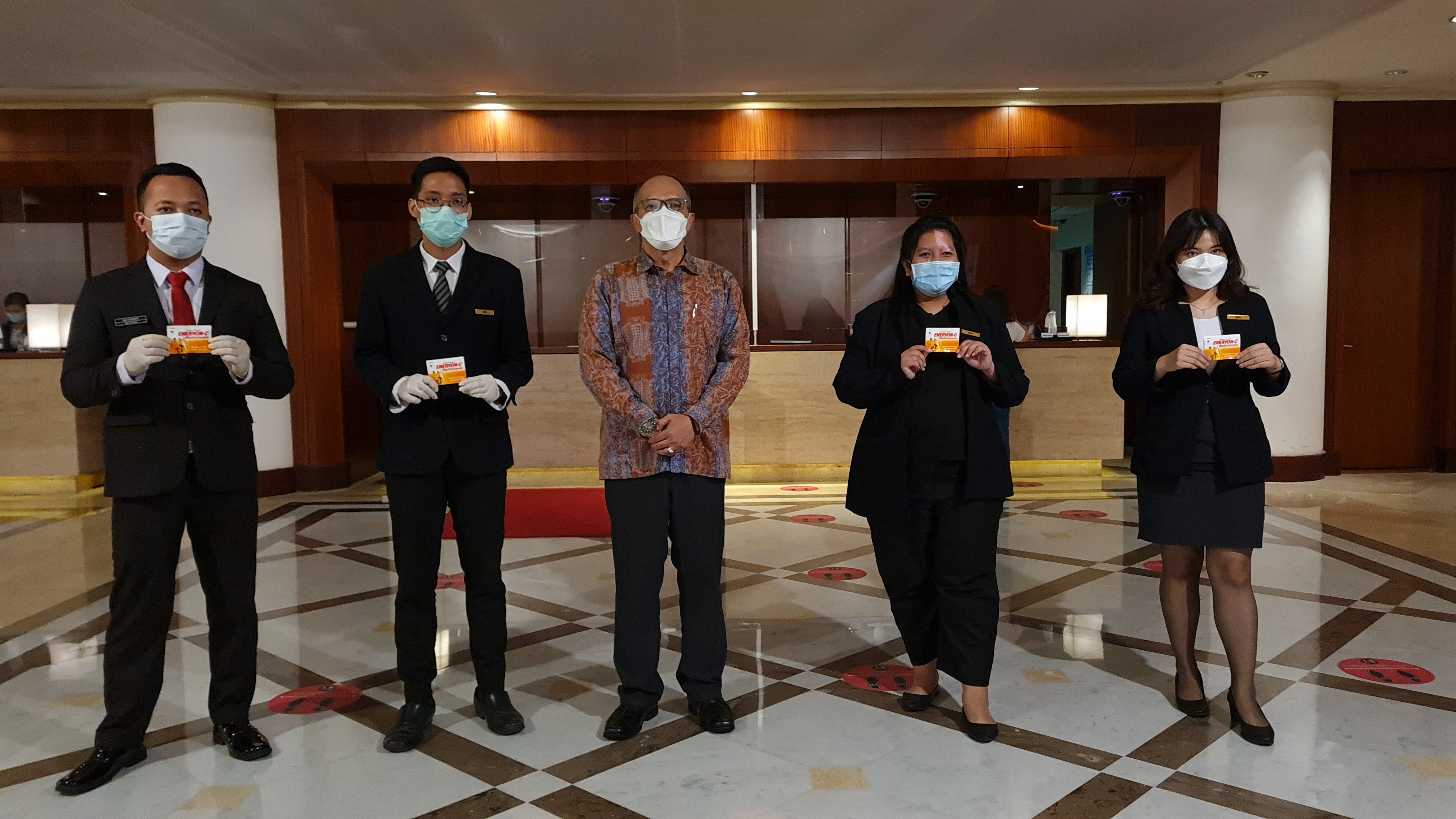 Peduli Pekerja, BPJAMSOSTEK Bagikan Ratusan Multivitamin dan Poster K3