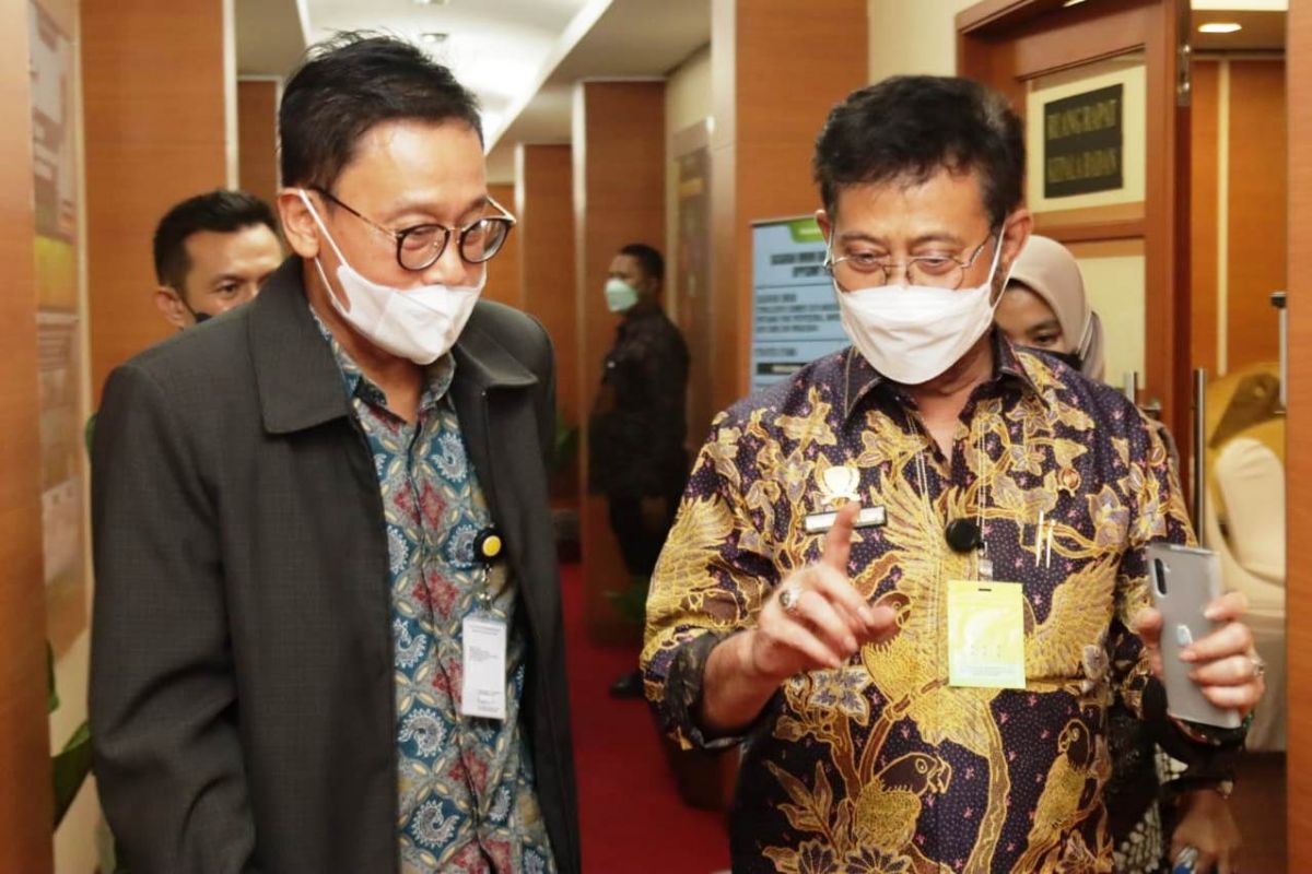 Mentan Syahrul Yasin Limpo (kanan).