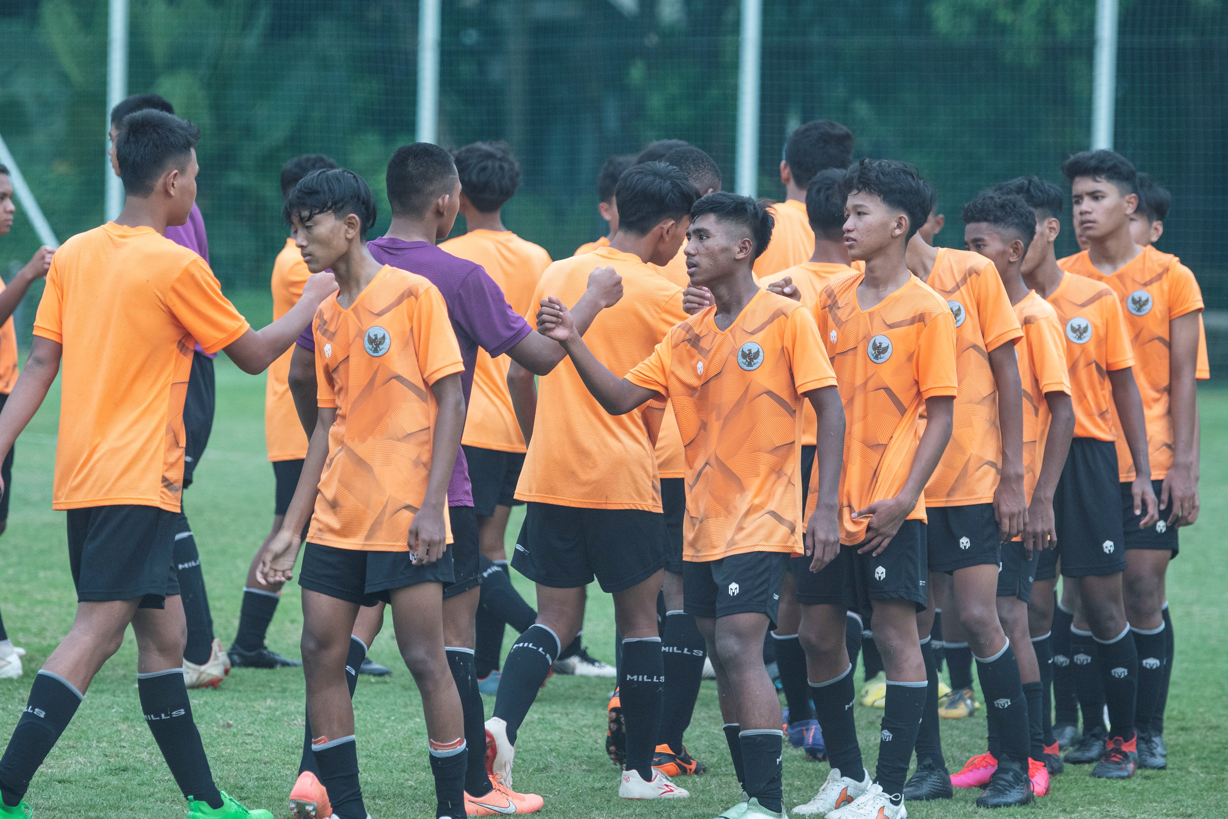 Sejumlah pesepak bola Tim Nasional U-16 Indonesia.