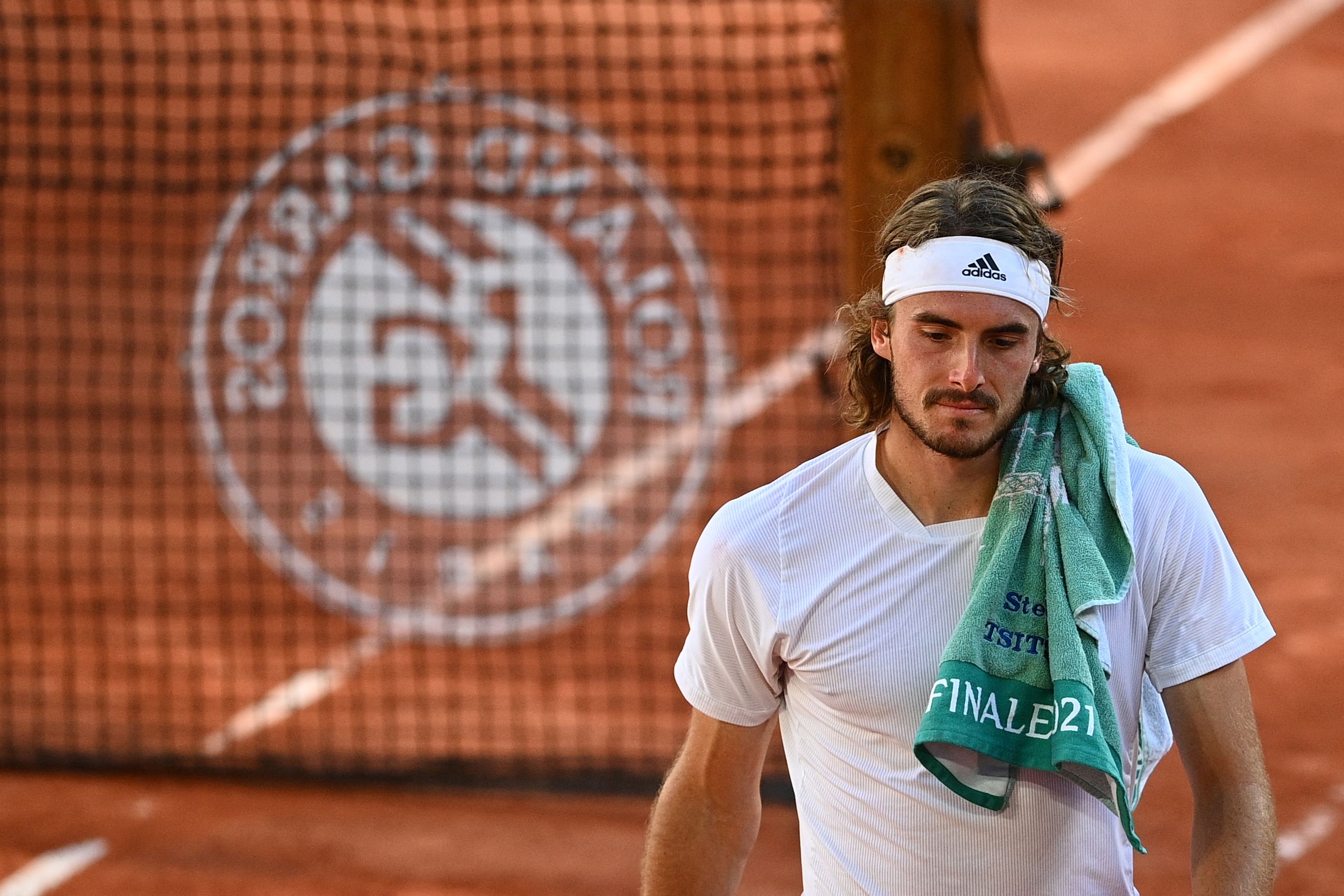 Peteni nomor empat dunia dari Yunani  Stefanos Tsitsipas memutuskan mundur dari turnamen rumput Halle Terbuka 2021. 