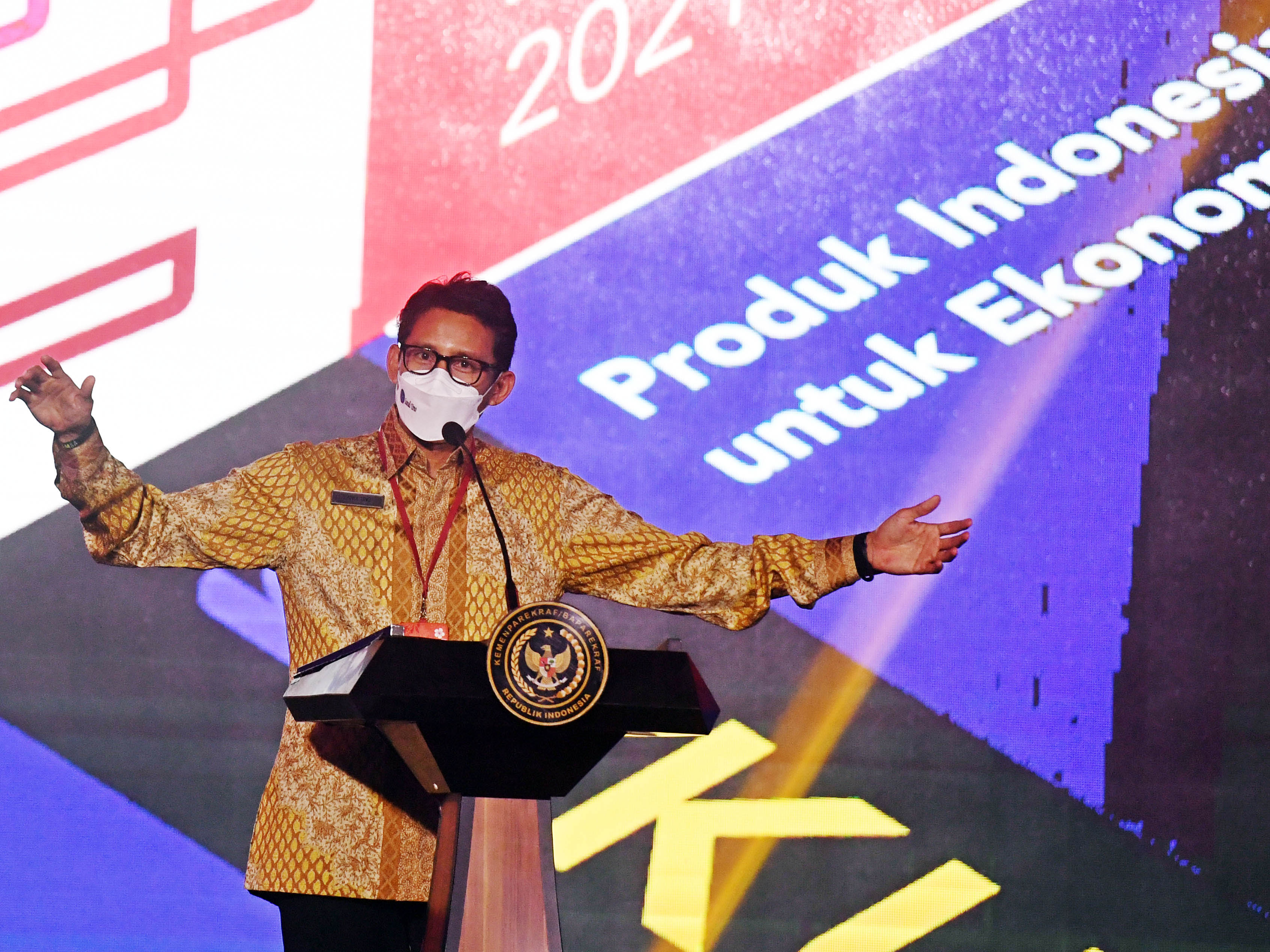  Menteri Pariwisata dan Ekonomi Kreatif Sandiaga Salahuddin Uno menyampaikan pidato saat peluncuran Apresiasi Kreasi Indonesia 2021.