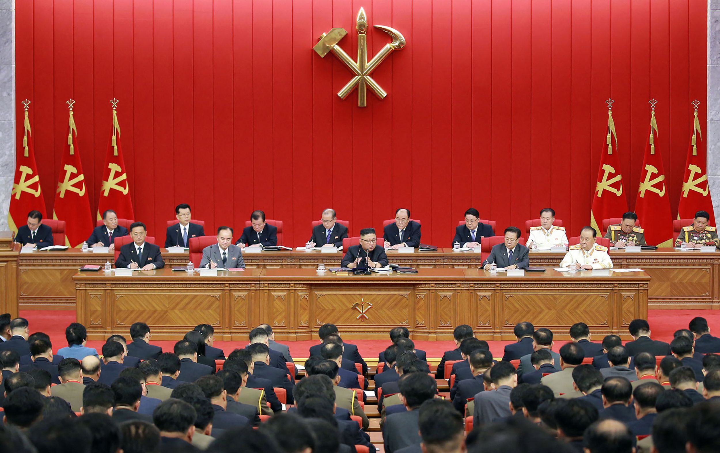 Pemimpin Korut Kim Jong-un memimpin Pertemuan Puncak Partai Pekerja Korea di Pyongyang, Korut, Senin (15/6).