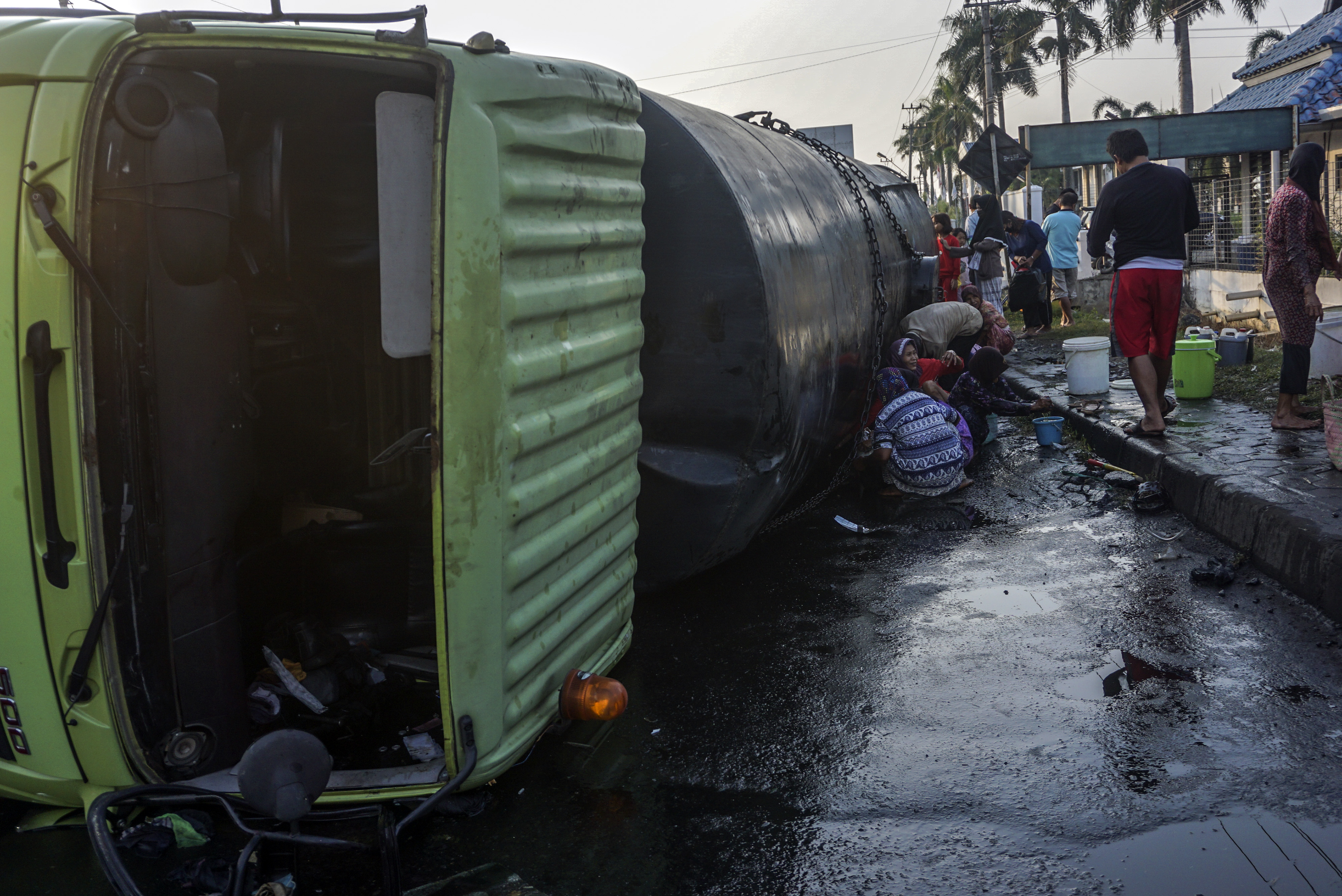 Ilustrasi sebuah truk tangki mengalami kecelakaan di Jalur Pantura Sipait, Kabupaten Pekalongan, Jawa Tengah.