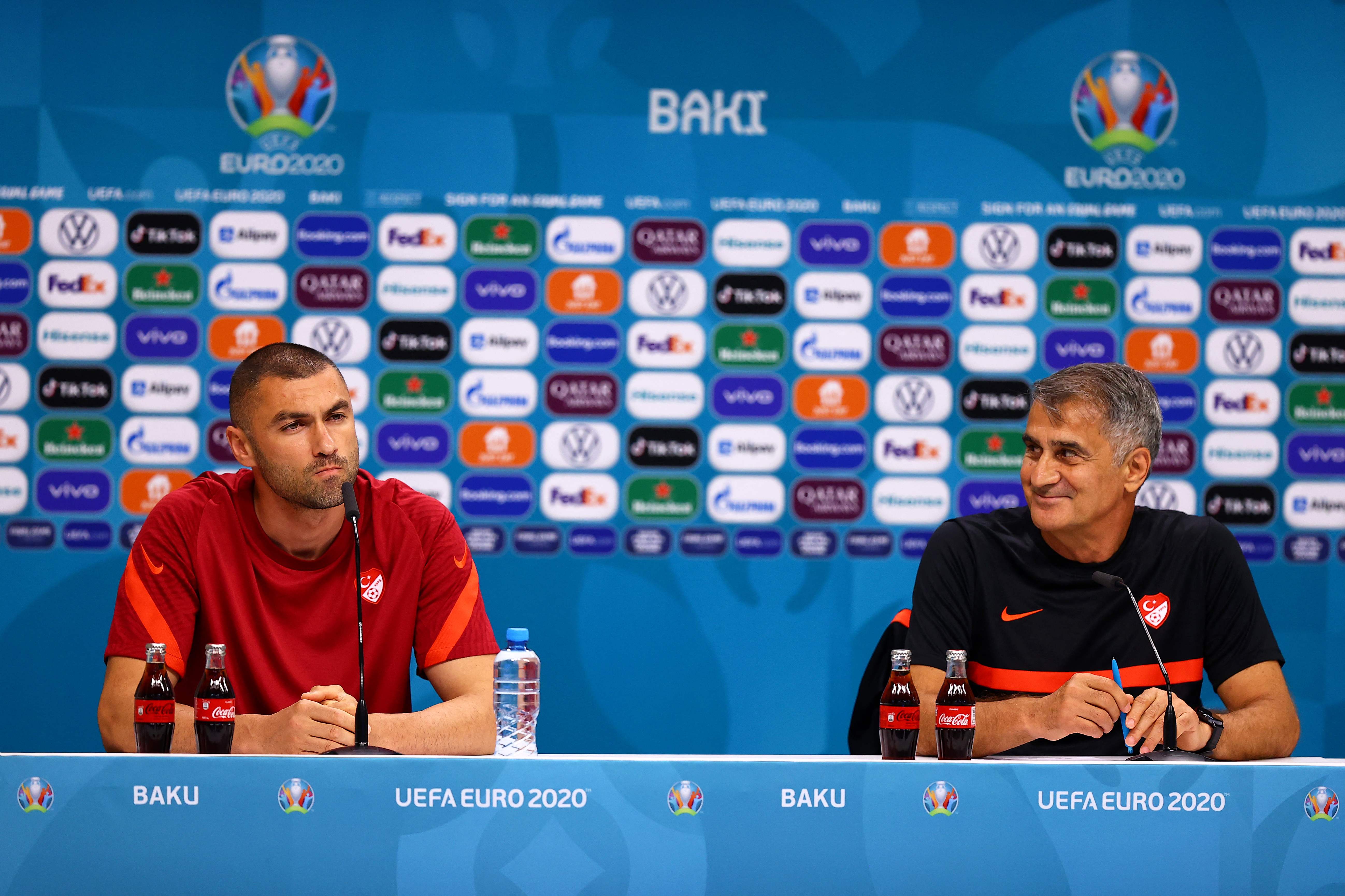 Pelatih Turki Senol Gunez dan Kapten Burak Yilmaz