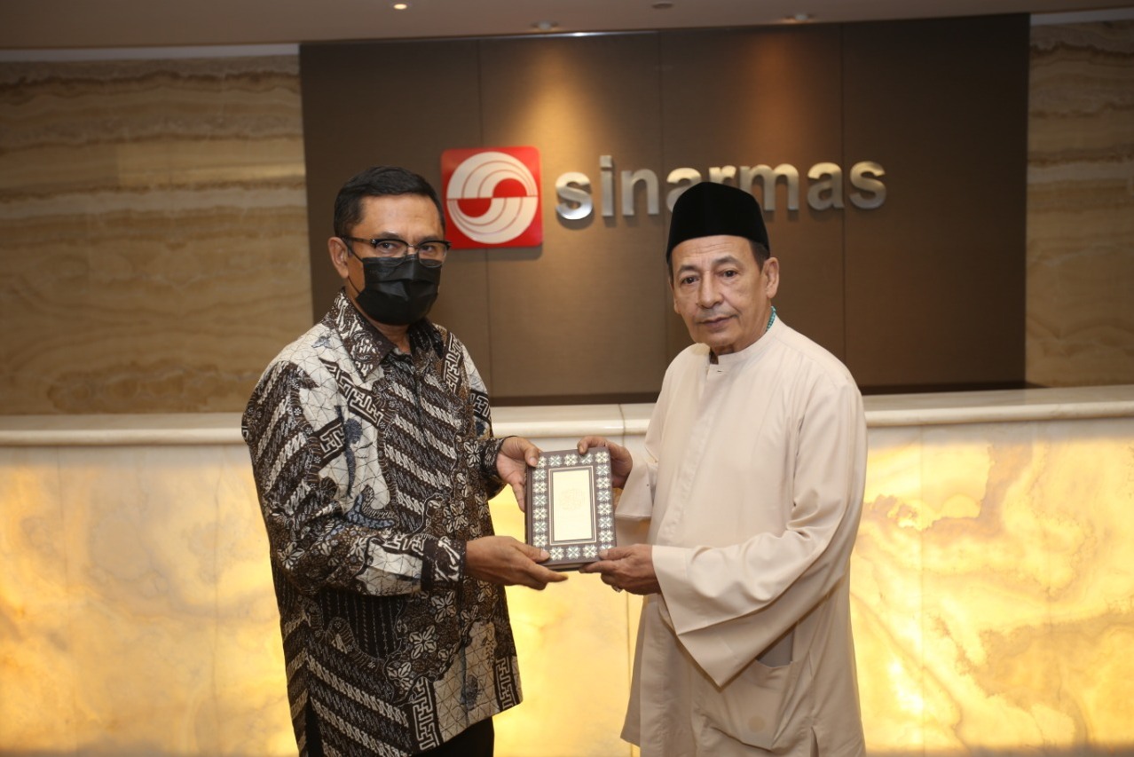 Ketua Umum YMSM Saleh Husin dan Habib Muhammad Luthfi bin Ali bin Yahya.