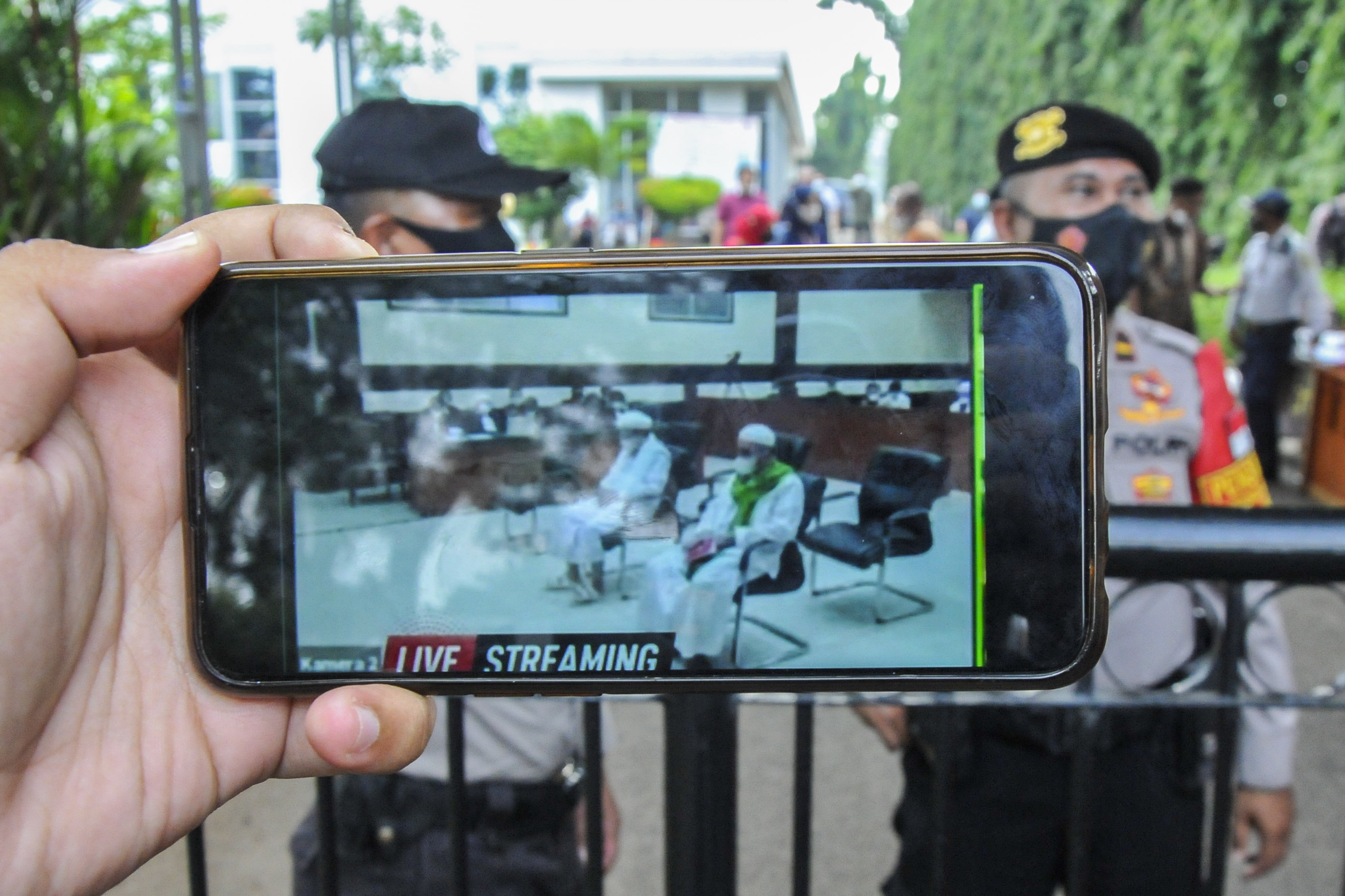 Sidang Rizieq Shihab yang beragendakan pembacaan Pledoi di Pengadilan Negeri Jakarta Timur, yang siarkan daring.