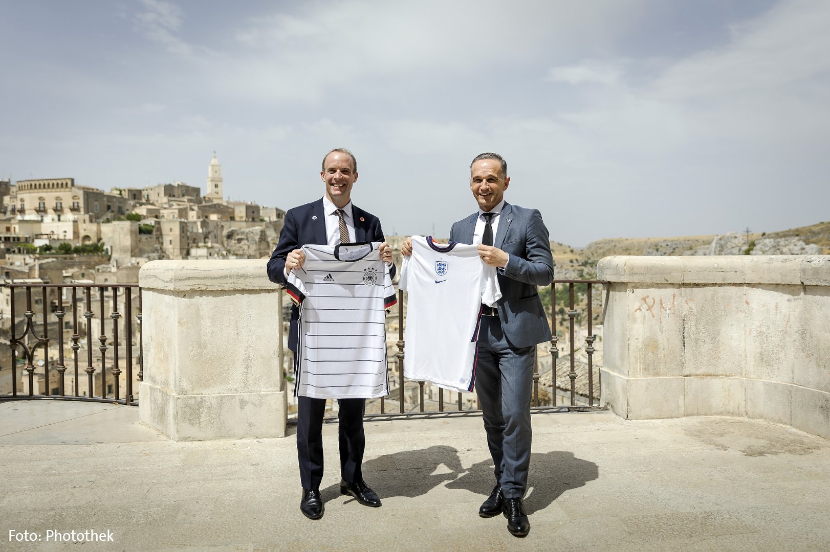 Dukung Timnas Masing-Masing, Menlu Jerman dan Inggris Taruhan Bir