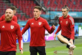 Paling kanan: Gareth Bale.