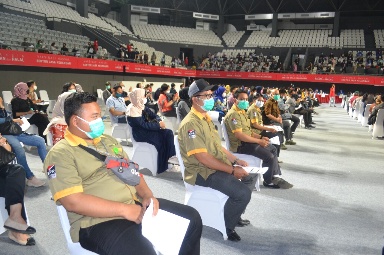 Vaksinasi Covid-19 bagi karyawan dan direksi BPR-BPRS