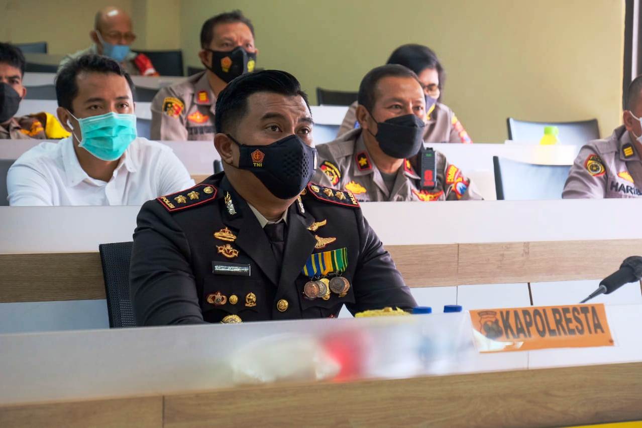 Peringatan Hari Lahir Pancasila dipimpin Wakapolresta Sidoarjo Ajun Komisaris Besar Polisi (AKBP) Deny Agung Andriana.