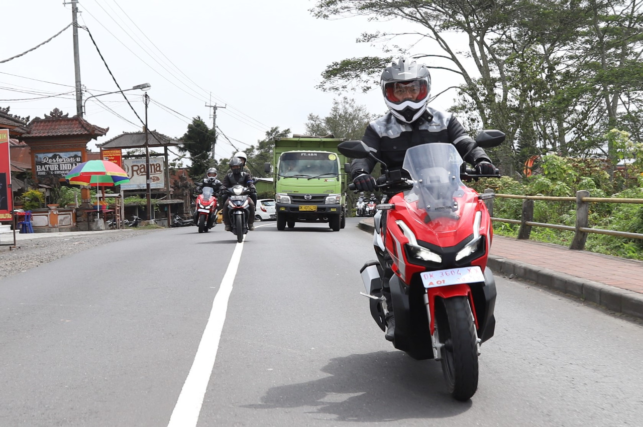 Begini Cara Mengatasi Blind Spot saat Mengendarai Sepeda Motor