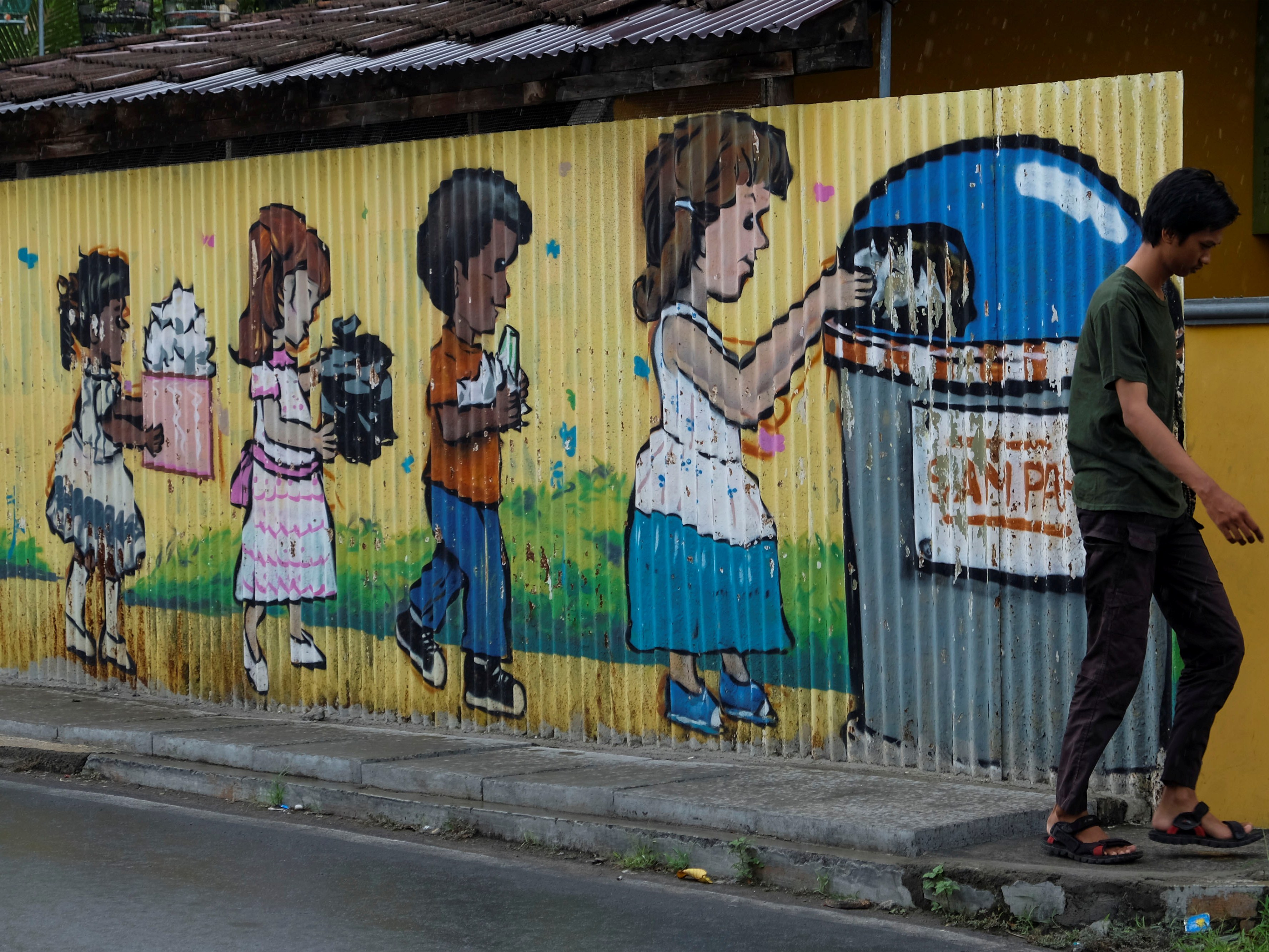 Di Padang, Perekam Video Pembuang Sampah Sembarangan Dapat Uang