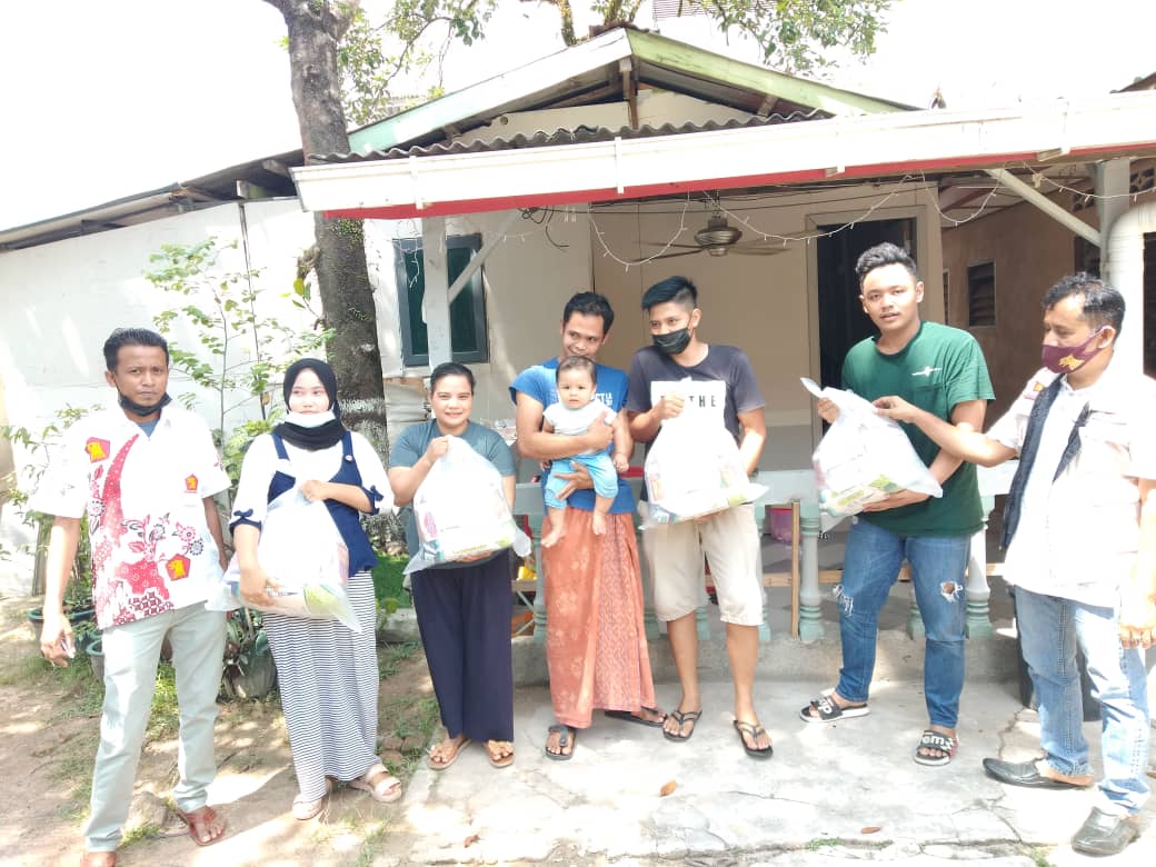 Gerindra Beri Bantuan Sembako Untuk TKI Terdampak Covid-19 Di Malaysia