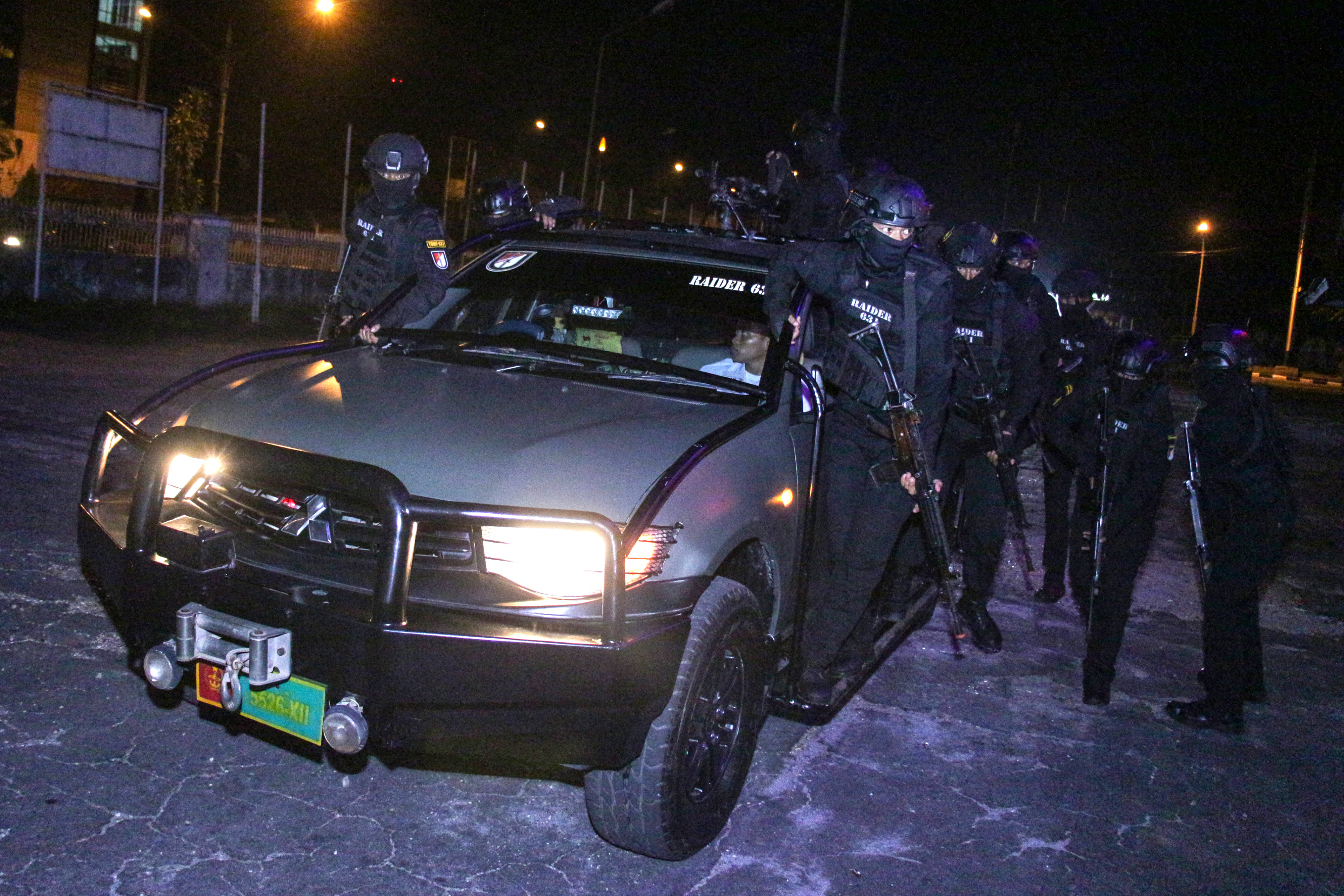 llustrasi petugas kepolisian saat melakukan latihan operasi penanganan teroris.
