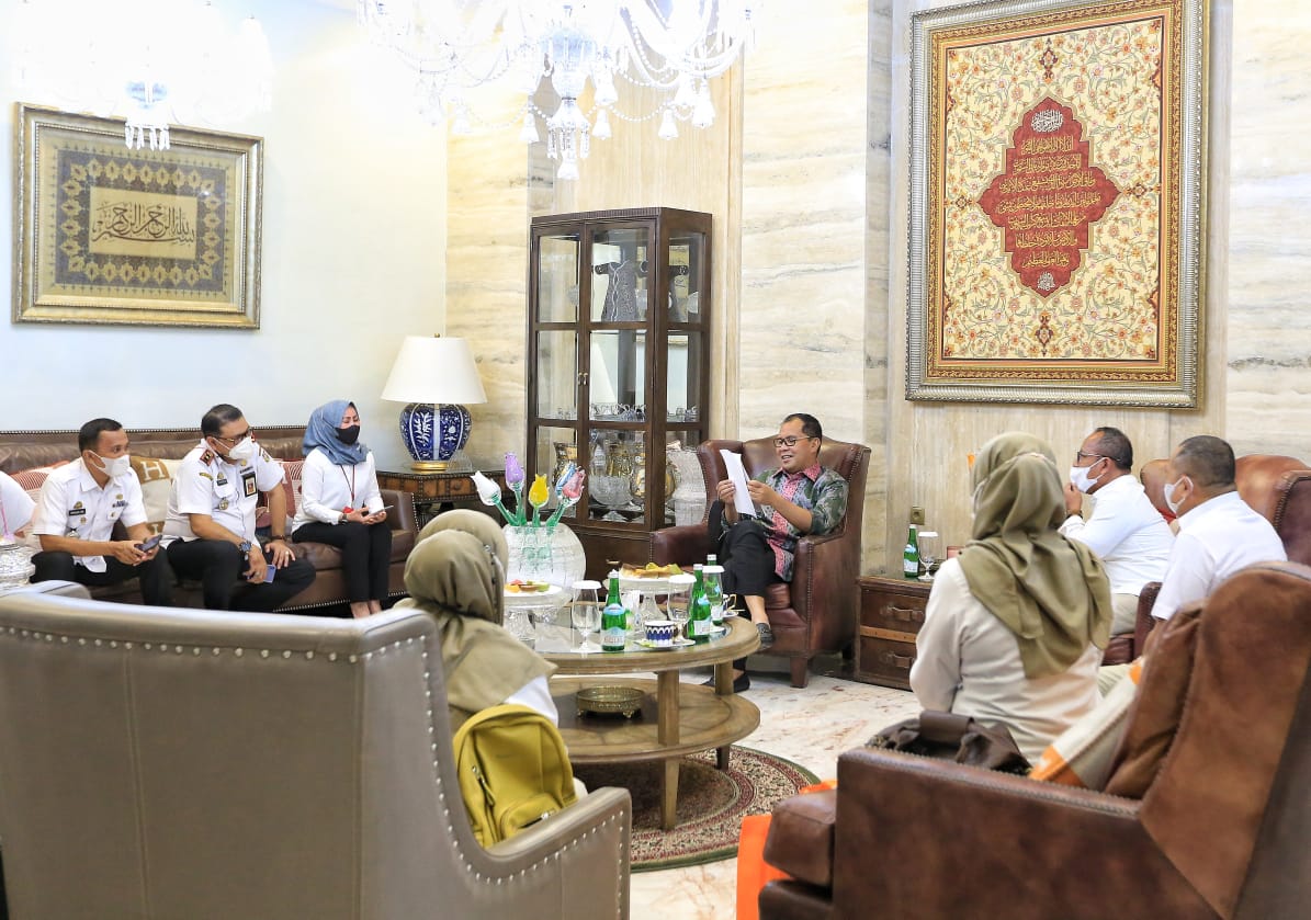 Pemkot Makassar Ajak Bulog Kawal Keamanan Pangan