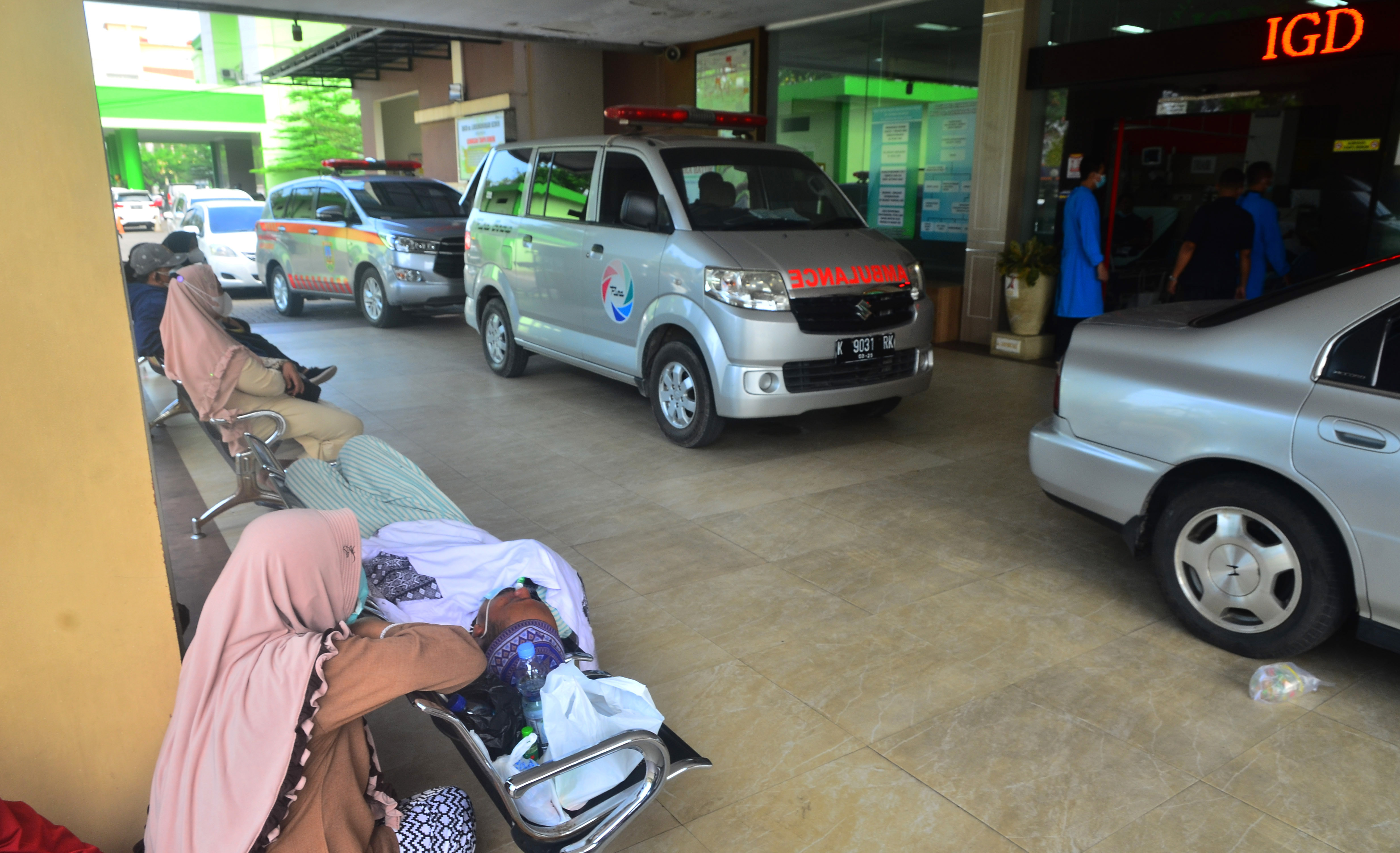 Antrean pasien di Kudus, Jawa Tengah, pada 2 Juni 2021 lalu.