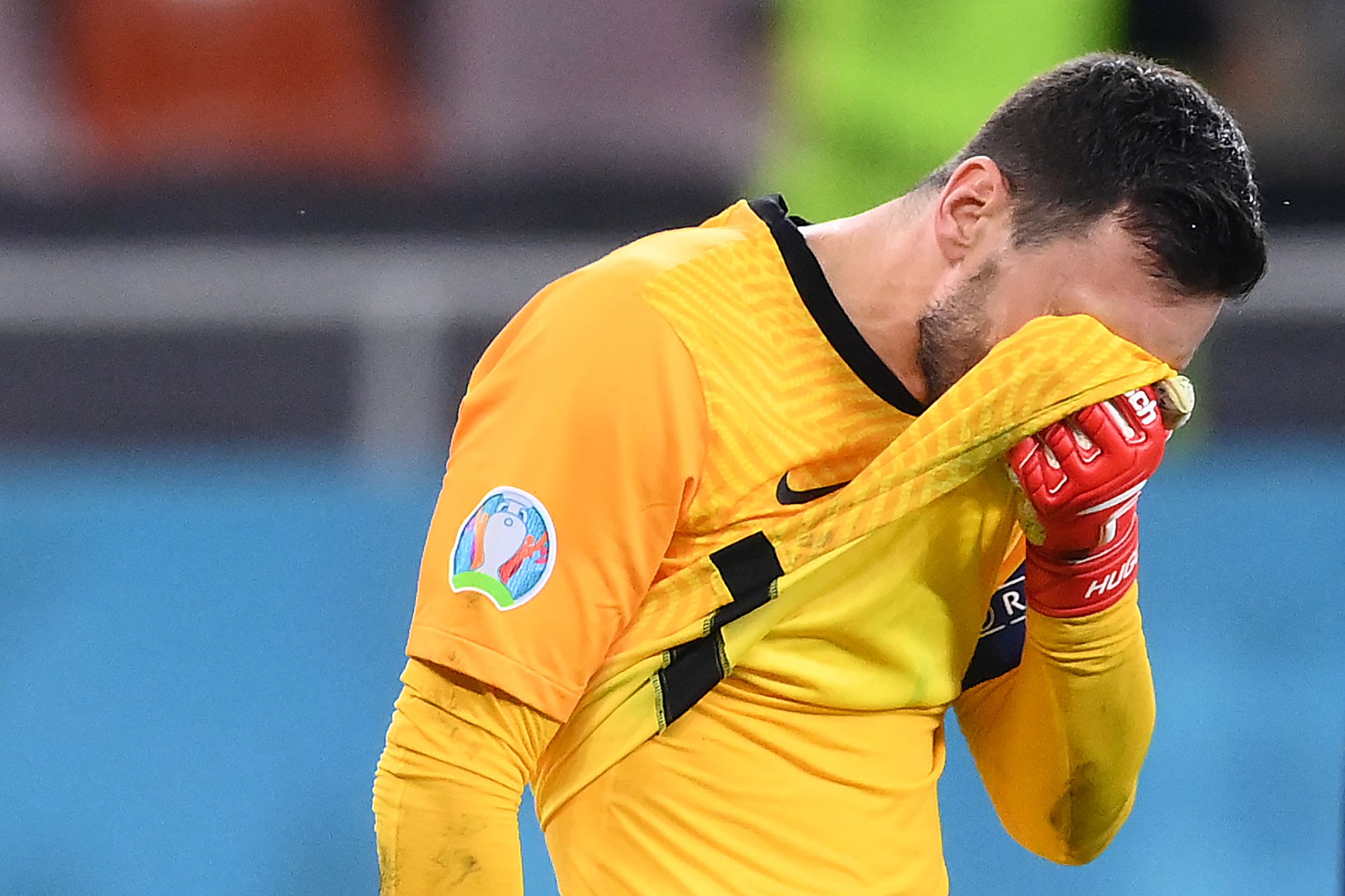 Kapten timnas Prancis Hugo Lloris bereaksi usai Les Bleus tersingkir dari Piala Eropa 2020.