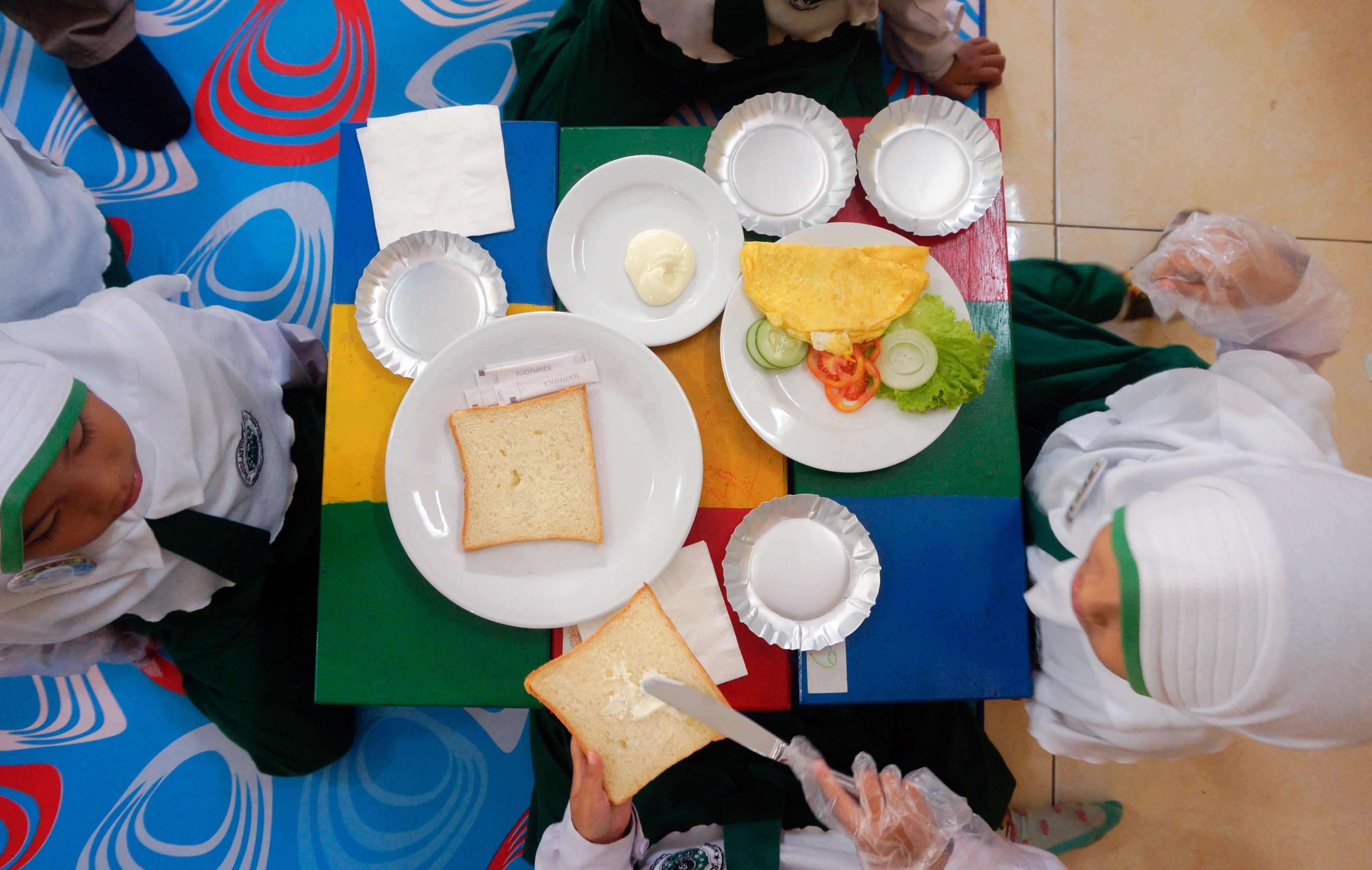 Orang tua harus memperhatikan asupan bergizi untuk sarapan bagi anak-anaknya agar tercipta generasi cemerlang.