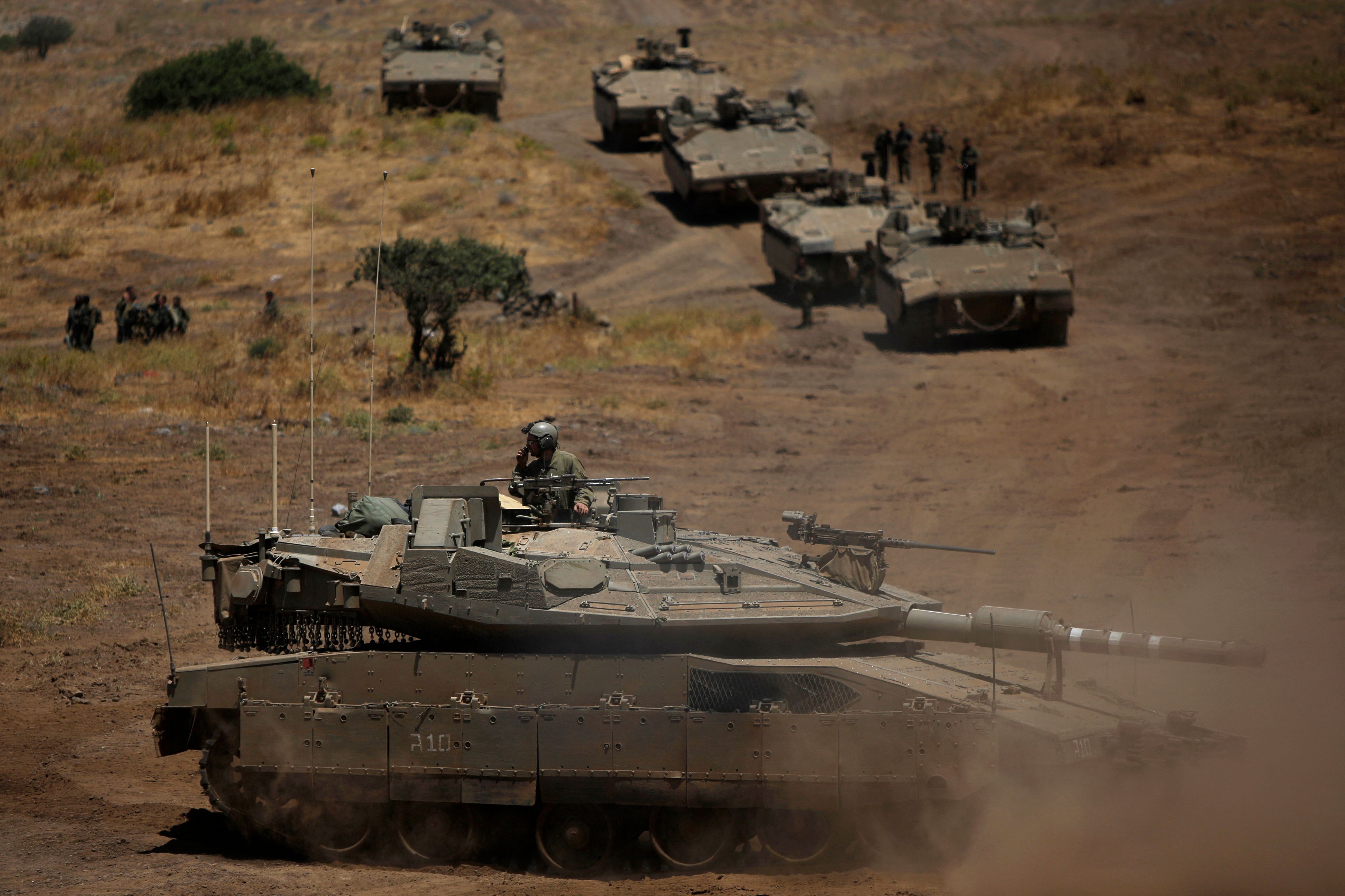 Latihan militer Israel di dekat Kibbutz Merom Golan, Dataran Tinggi Golan yang dicaplok Israel dari Suriah, Rabu (9/6).