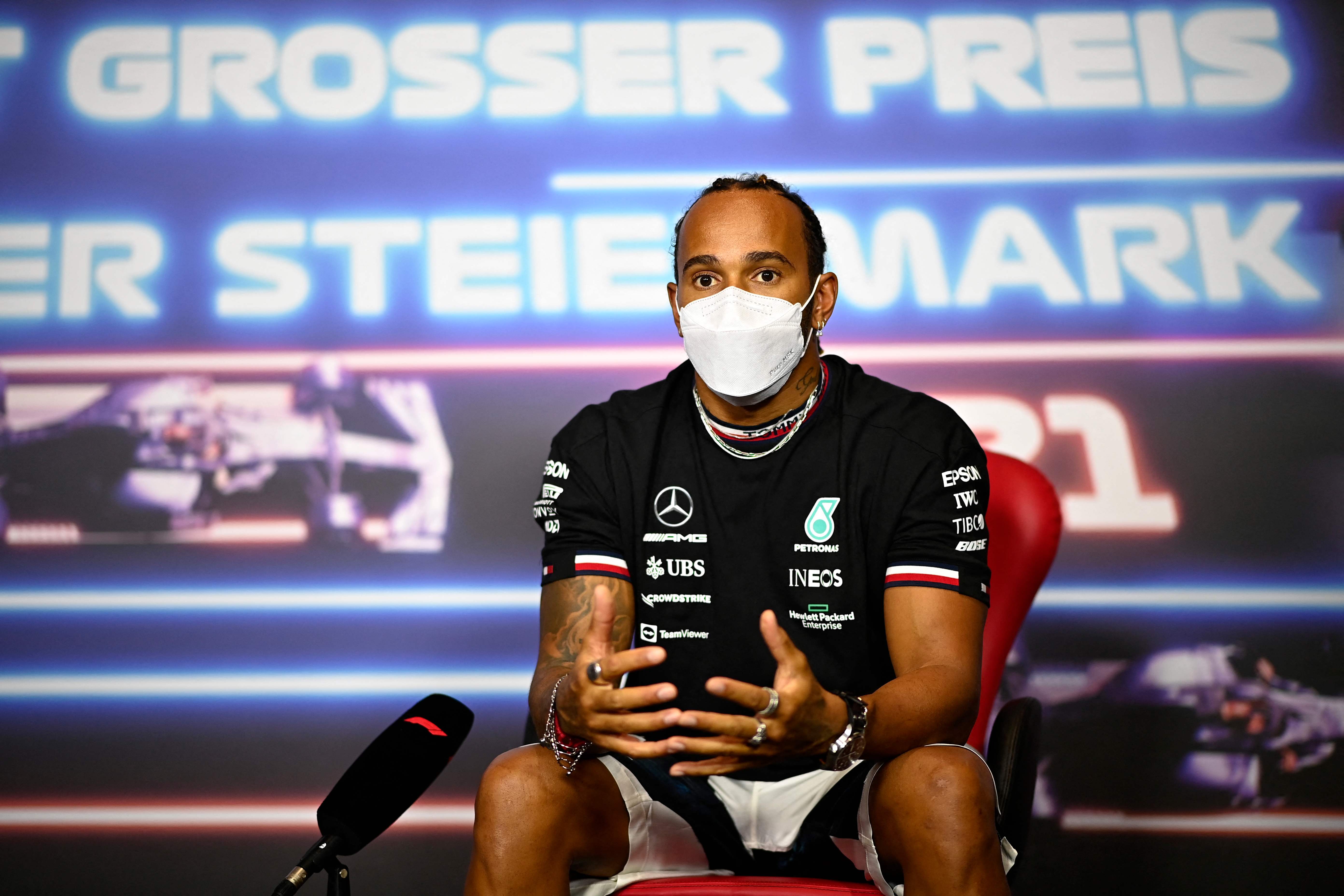 Pembalap tim Mercedes Lewis Hamilton