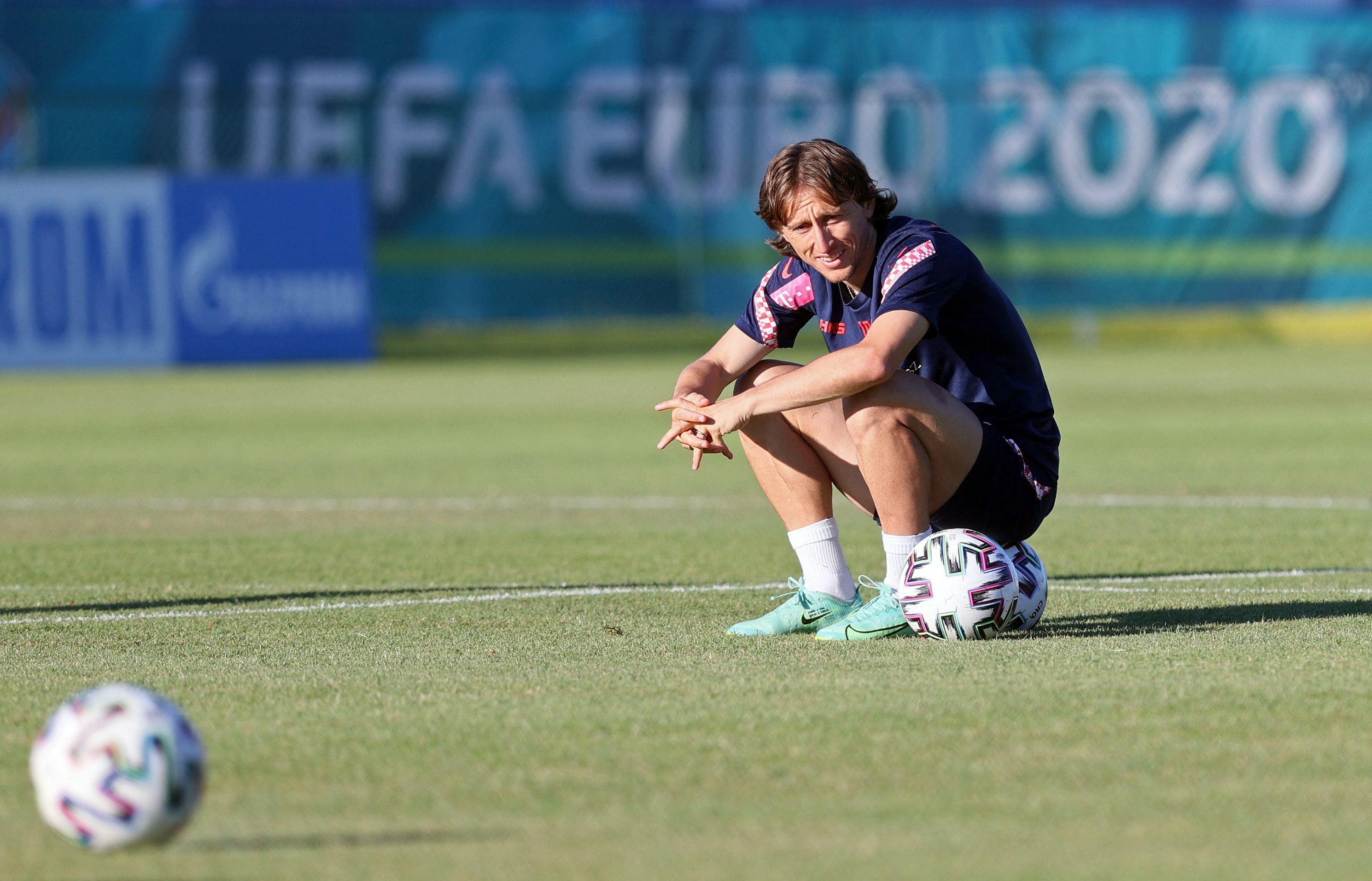 Pemain Kroasia Luka Modric saat melakukan sesi latihan.