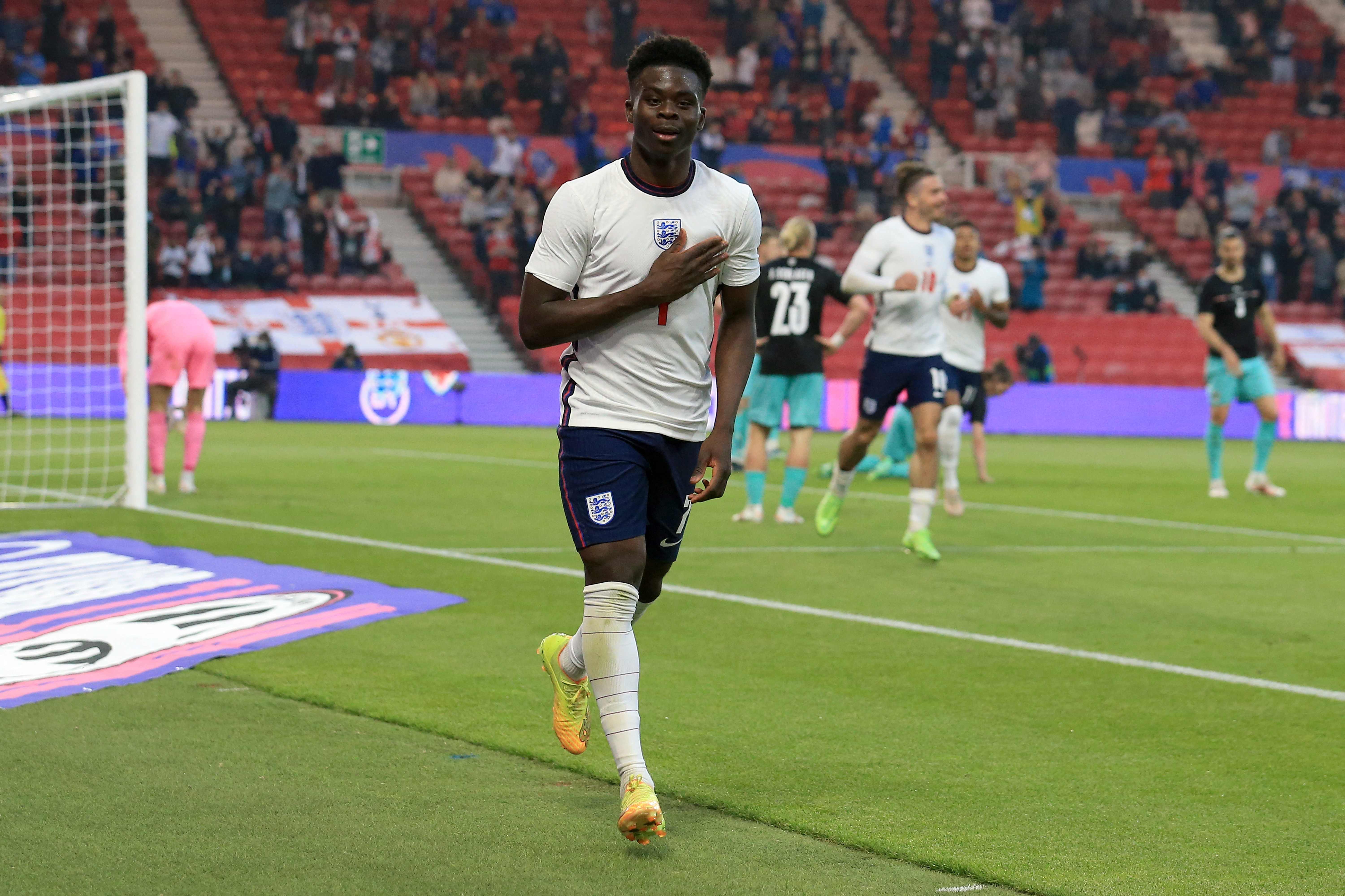 Bek Inggris Bukayo Saka melakukan selebrasi usai mencetak gol ke gawang Austria di laga pemanasan jelang Piala Eropa.