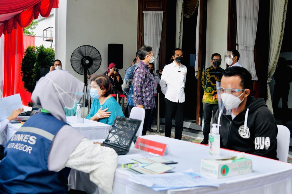 Presiden Tantang Kapolda Lipat Gandakan Kapasitas Vaksinasi