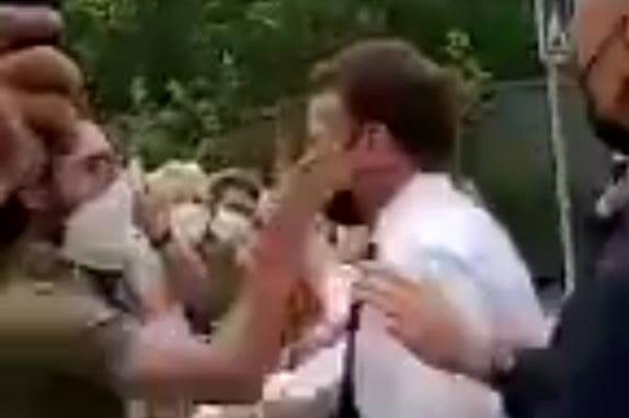 Warga tampar Presiden Prancis Emmanuel Macron 