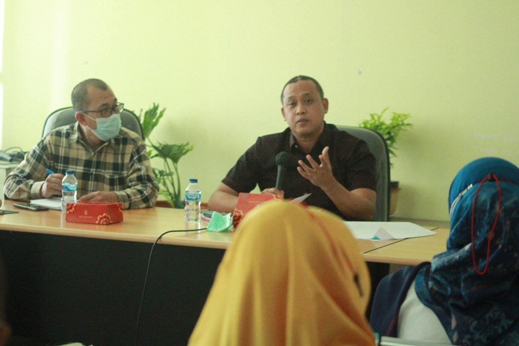 Wakil Wali Kota Bekasi Tri Adhianto menguji fitur kesiapan aplikasi Penerimaan Peserta Didik Baru (PPDB) 2021