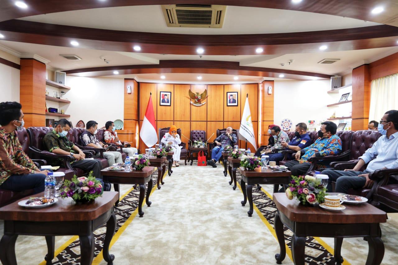 Pertemuan para petani sawit dengan DPD RI yang membahas tata kelola sawit di Tanah Air.