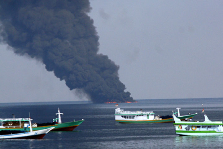 Kapal terbakar