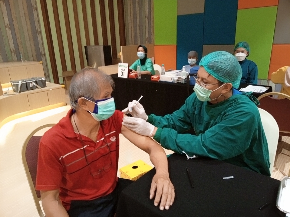 QBig BSD City Gelar Sentra Vaksin bagi Ribuan Lansia dan Guru