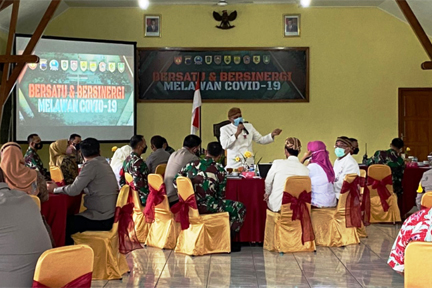 Tujuh Kepala Daerah se-Solo Raya berkumpul di Makorem 074/Wt untuk memhuat kesepakatan bersama dalam menuntaskan penanganan covid-19. 