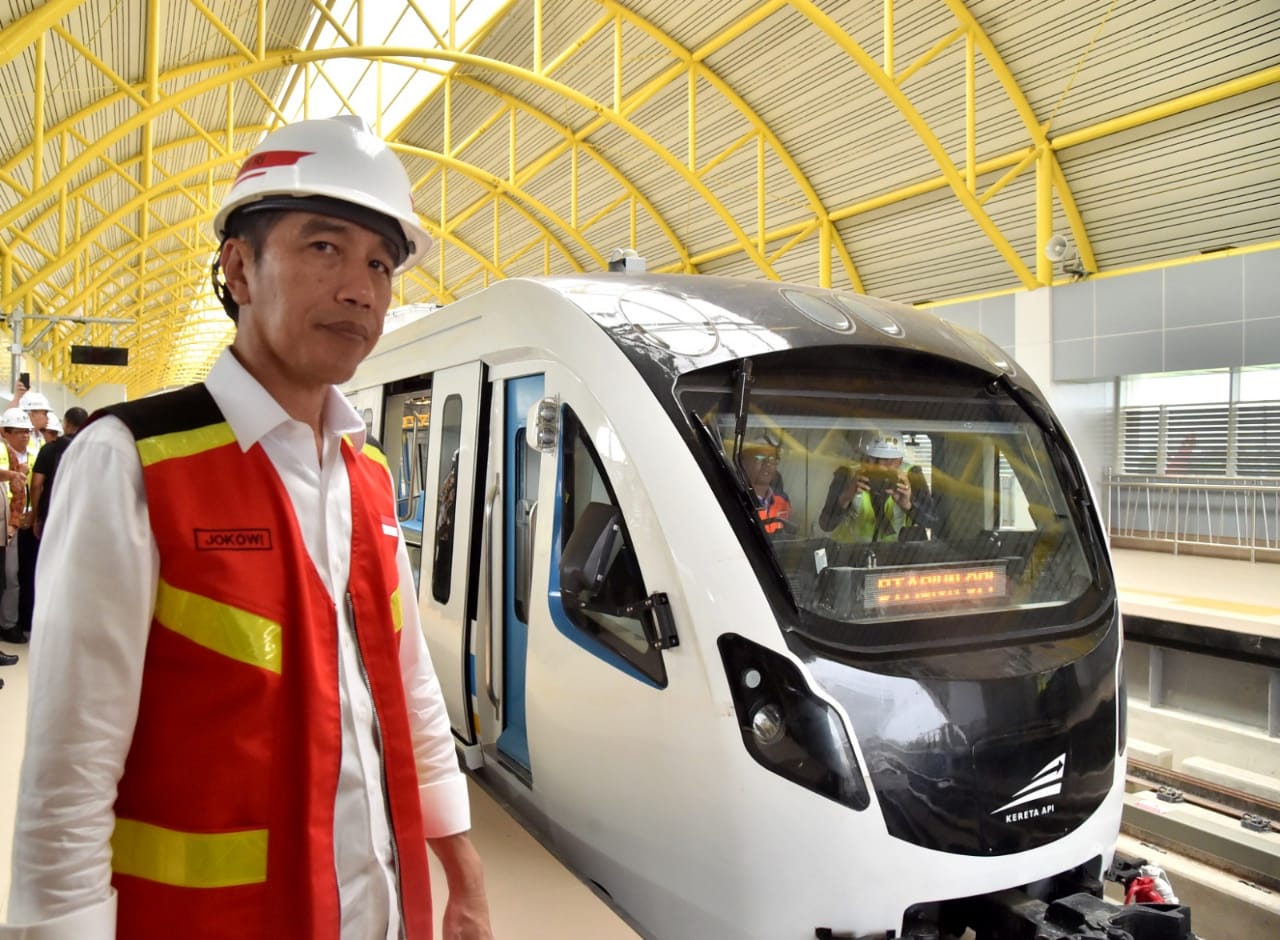 Jokowi Minta LRT Jabodebek Bisa Beroperasi Juni 2022