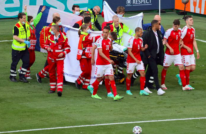 Eriksen Kolaps, Laga Denmark vs Finlandia Ditunda